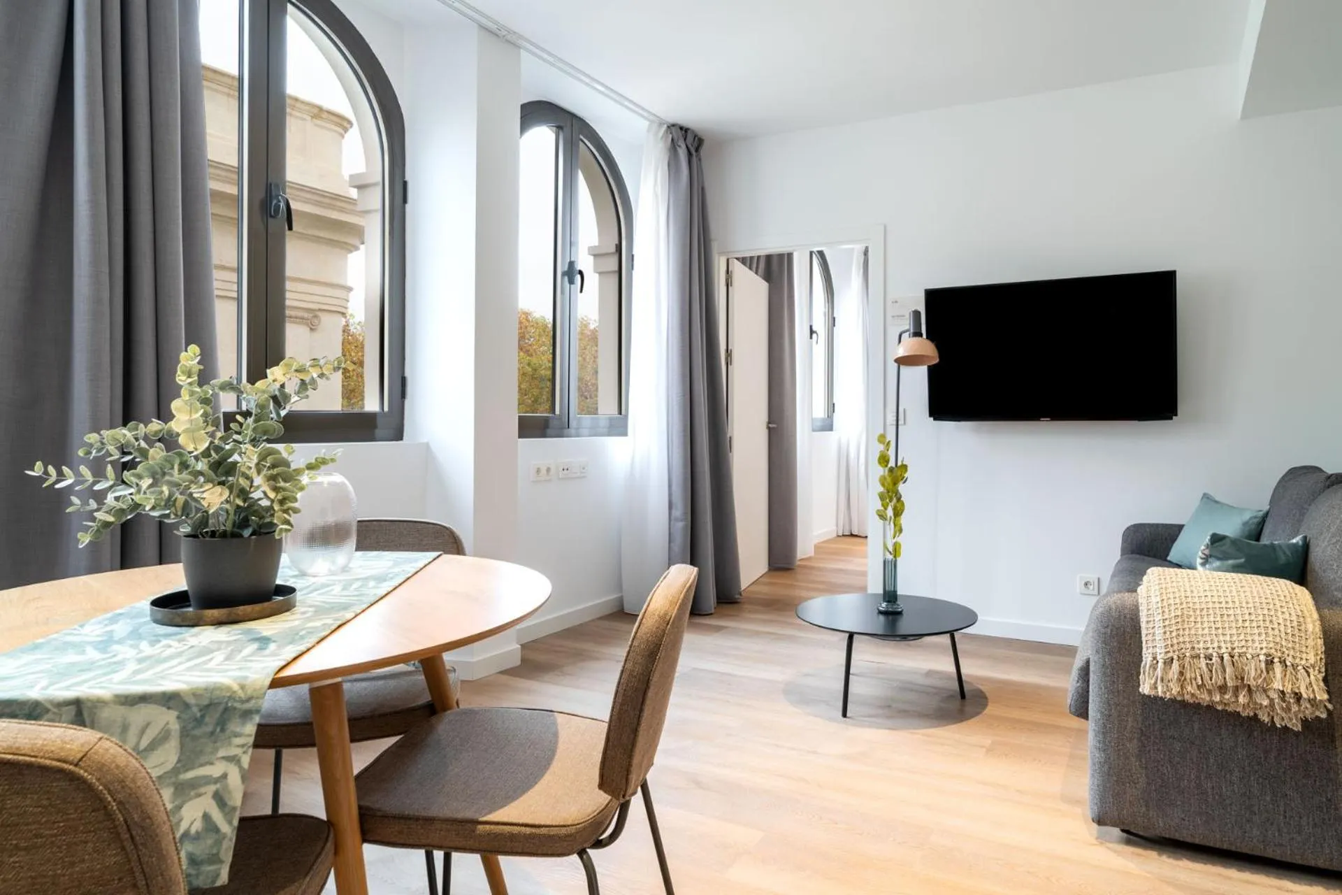 TV and multimedia in Limehome Sevilla Calle Granada