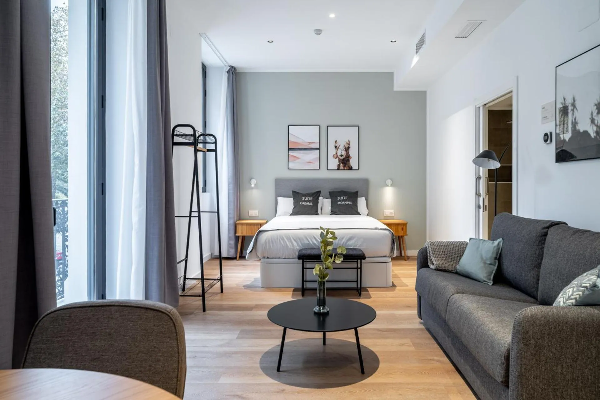 Bed in Limehome Sevilla Calle Granada