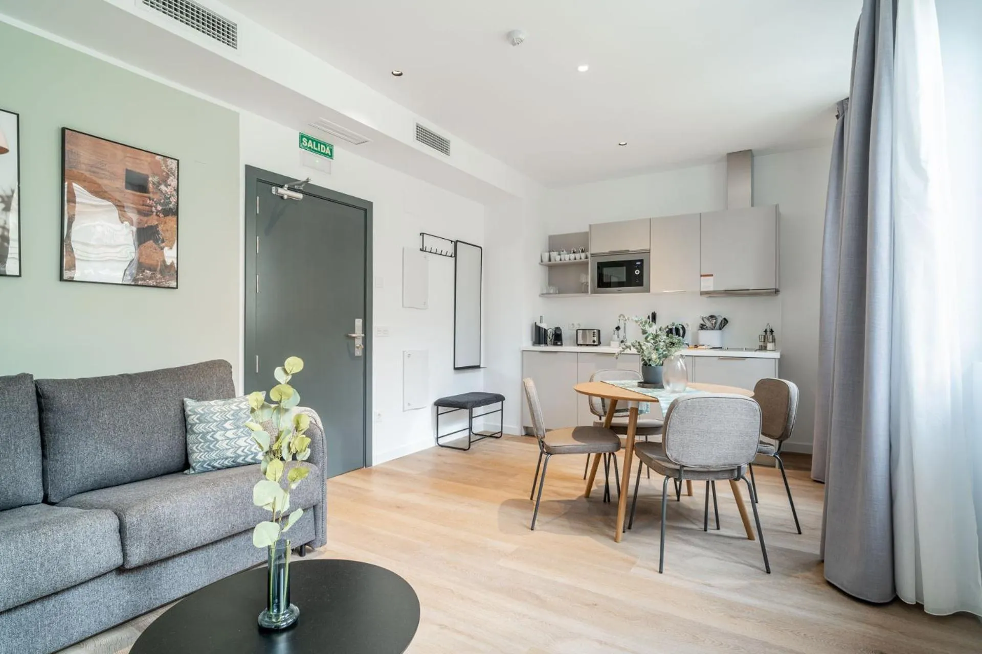 Kitchen or kitchenette in Limehome Sevilla Calle Granada