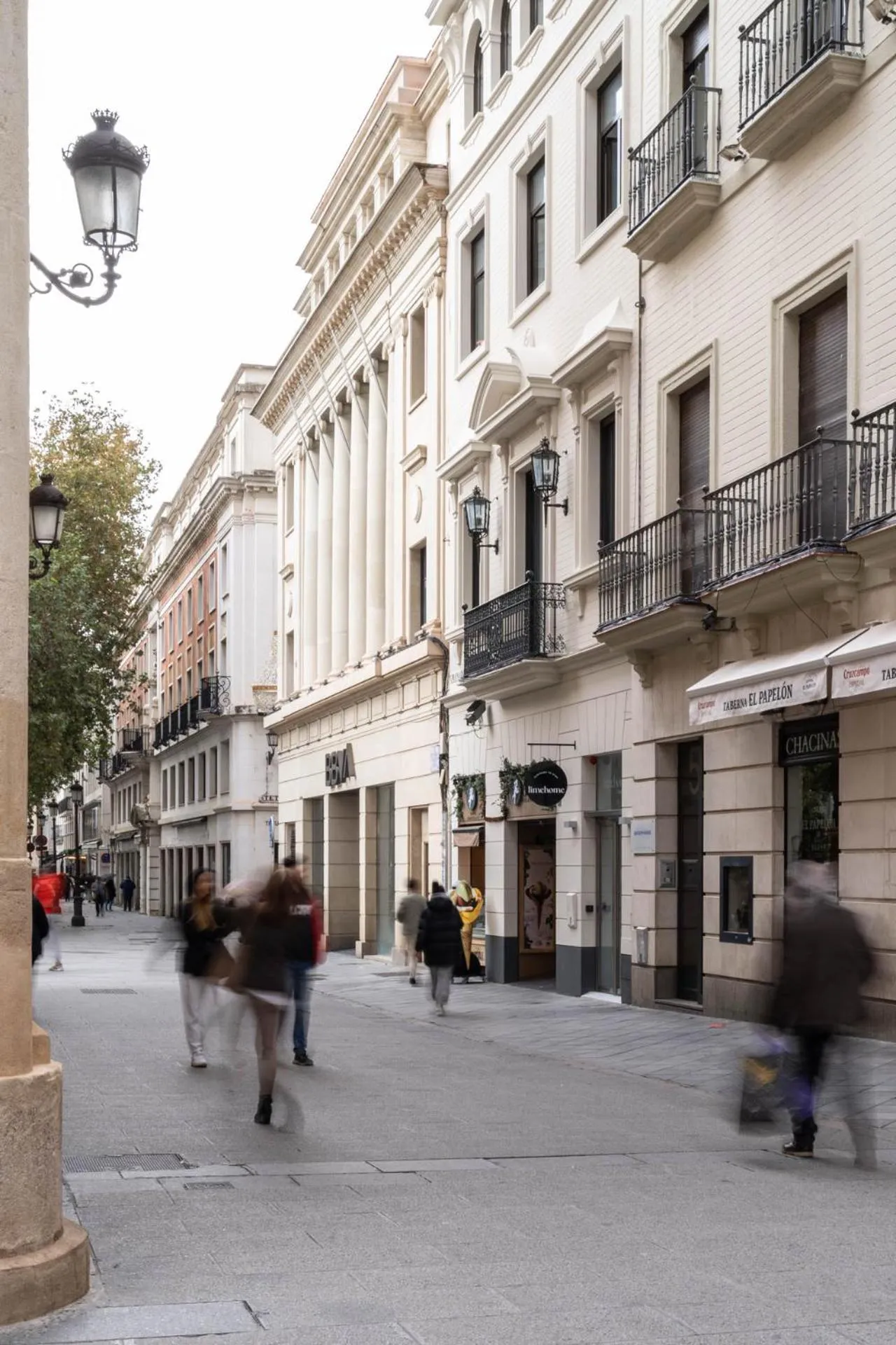 Neighbourhood in Limehome Sevilla Calle Granada