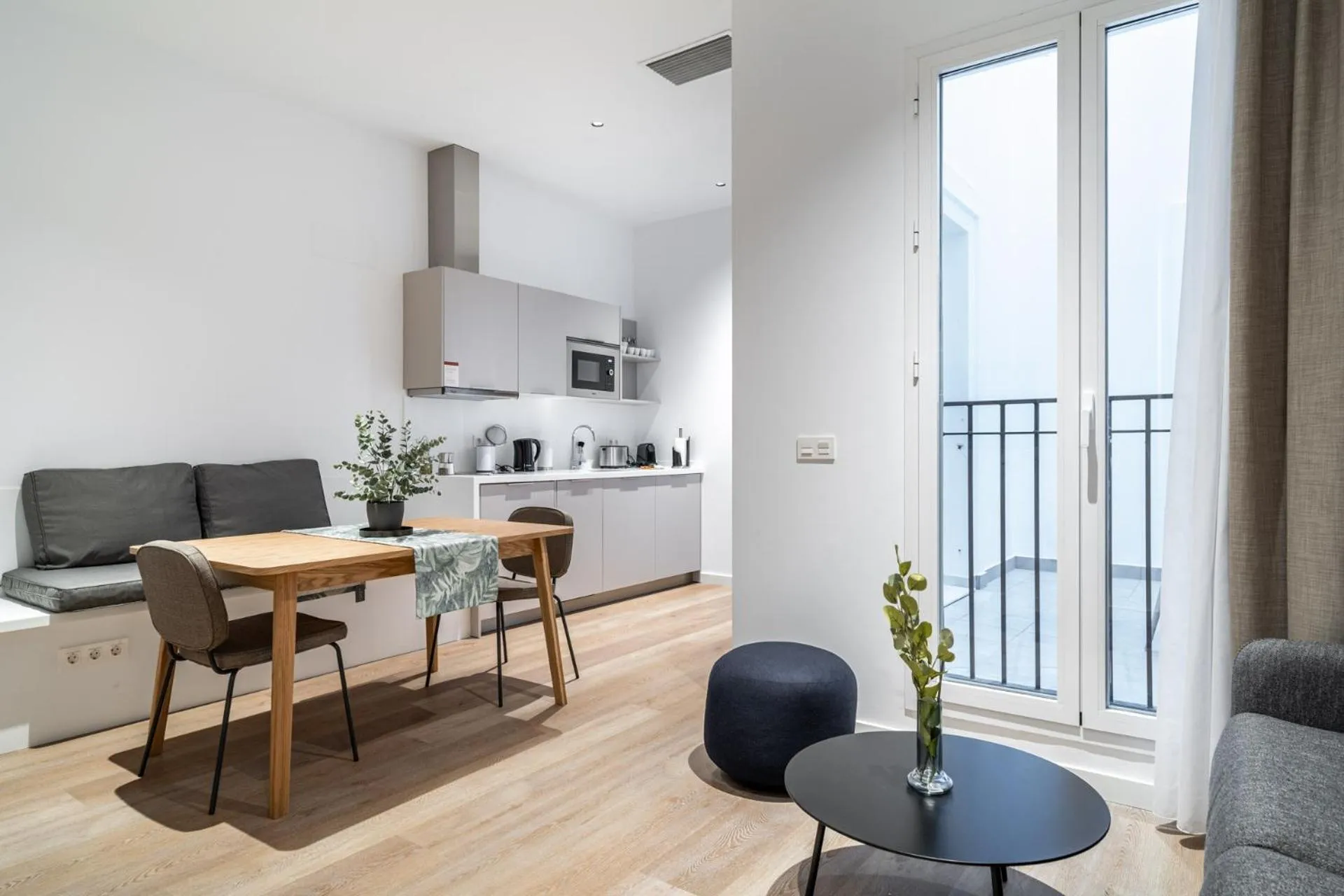 Kitchen or kitchenette in Limehome Sevilla Calle Granada