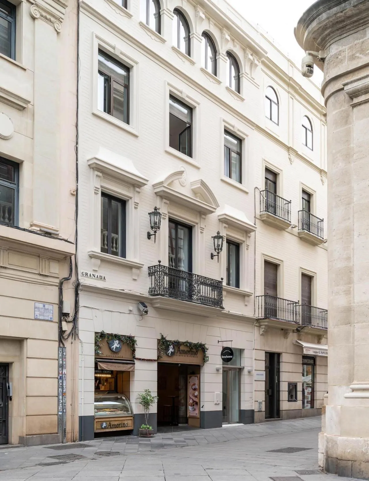 Property building in Limehome Sevilla Calle Granada