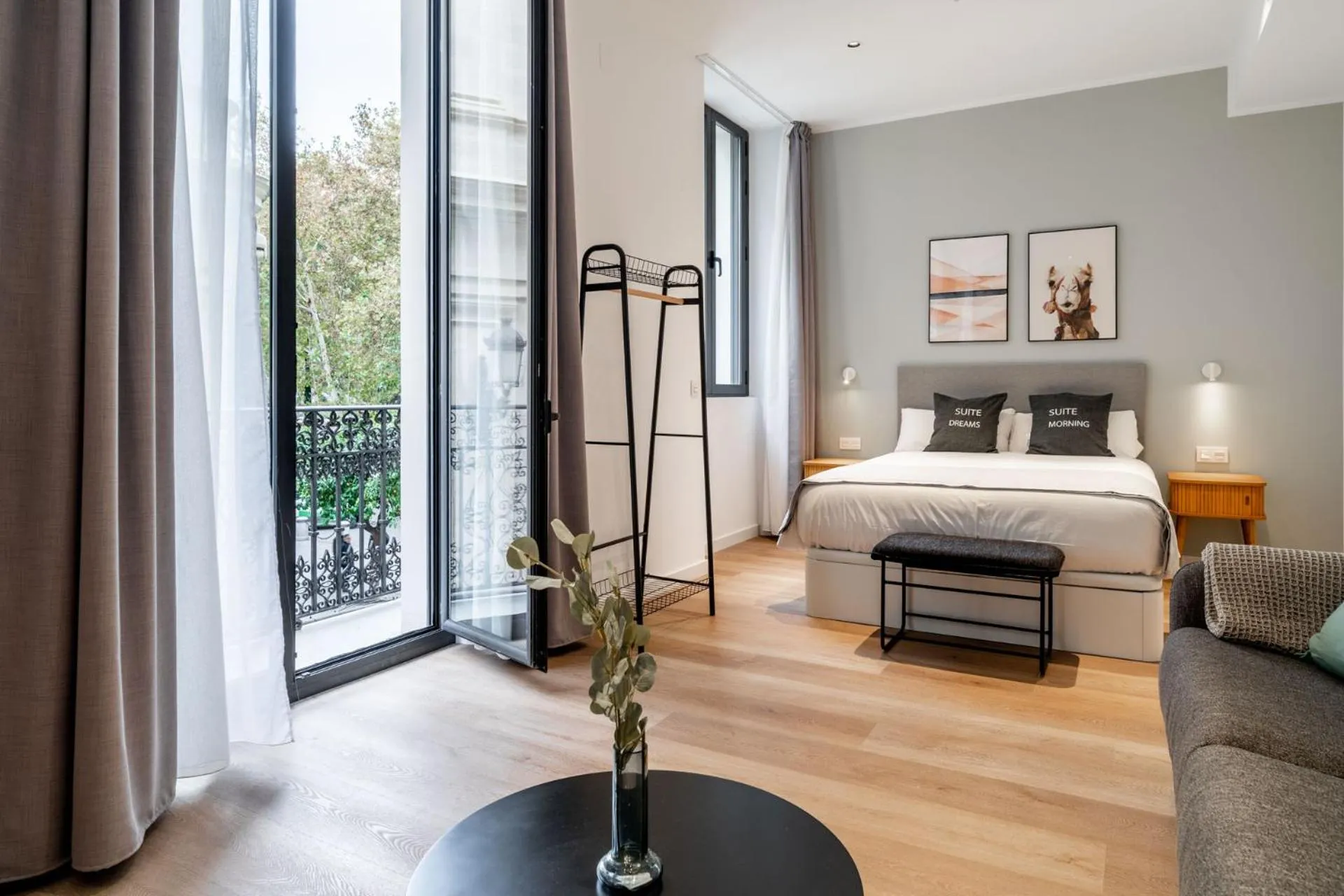 Bed in Limehome Sevilla Calle Granada