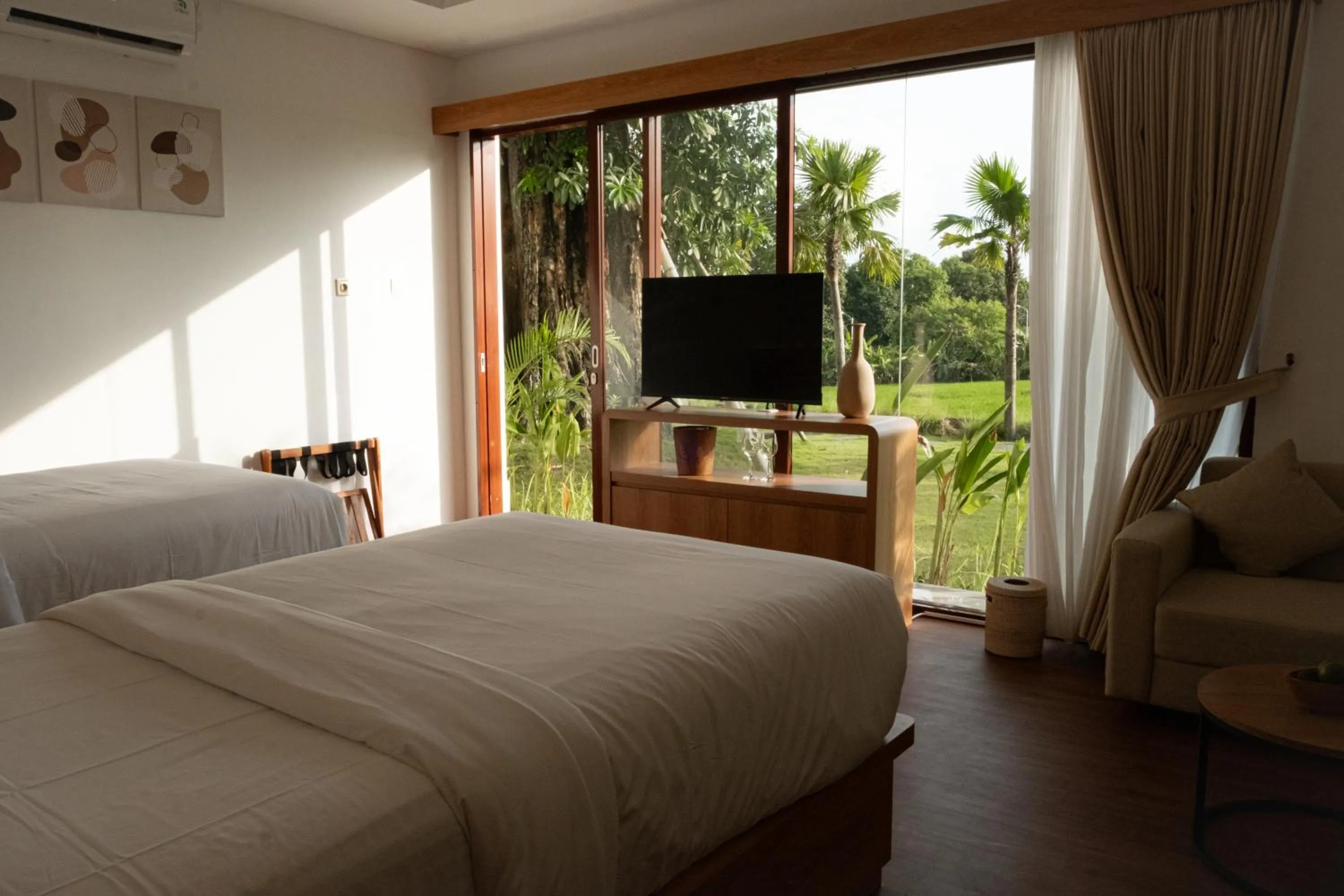 TV and multimedia, Bed in Padi Villa Canggu