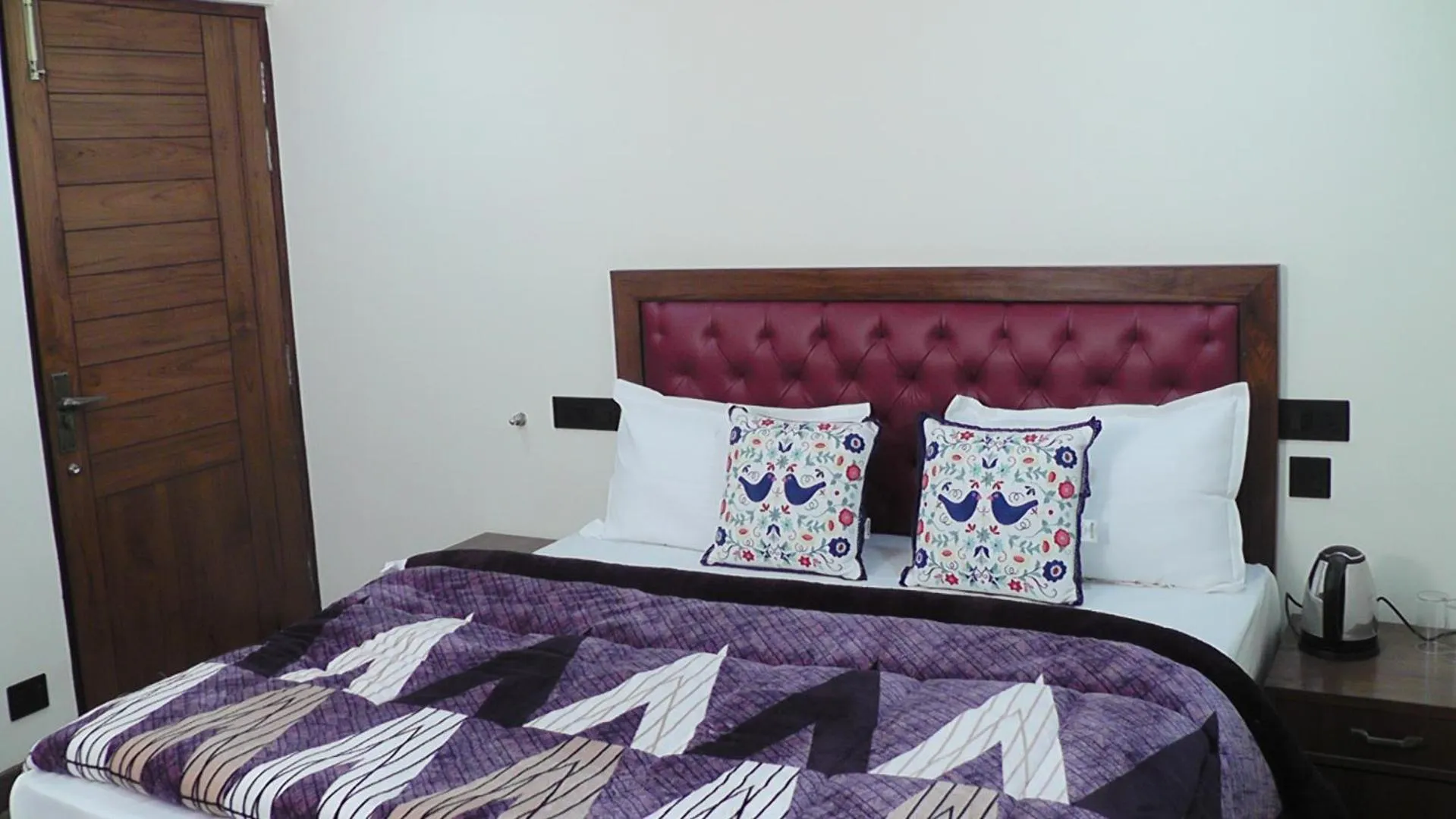 Bed in Hotel Jakhu Heights