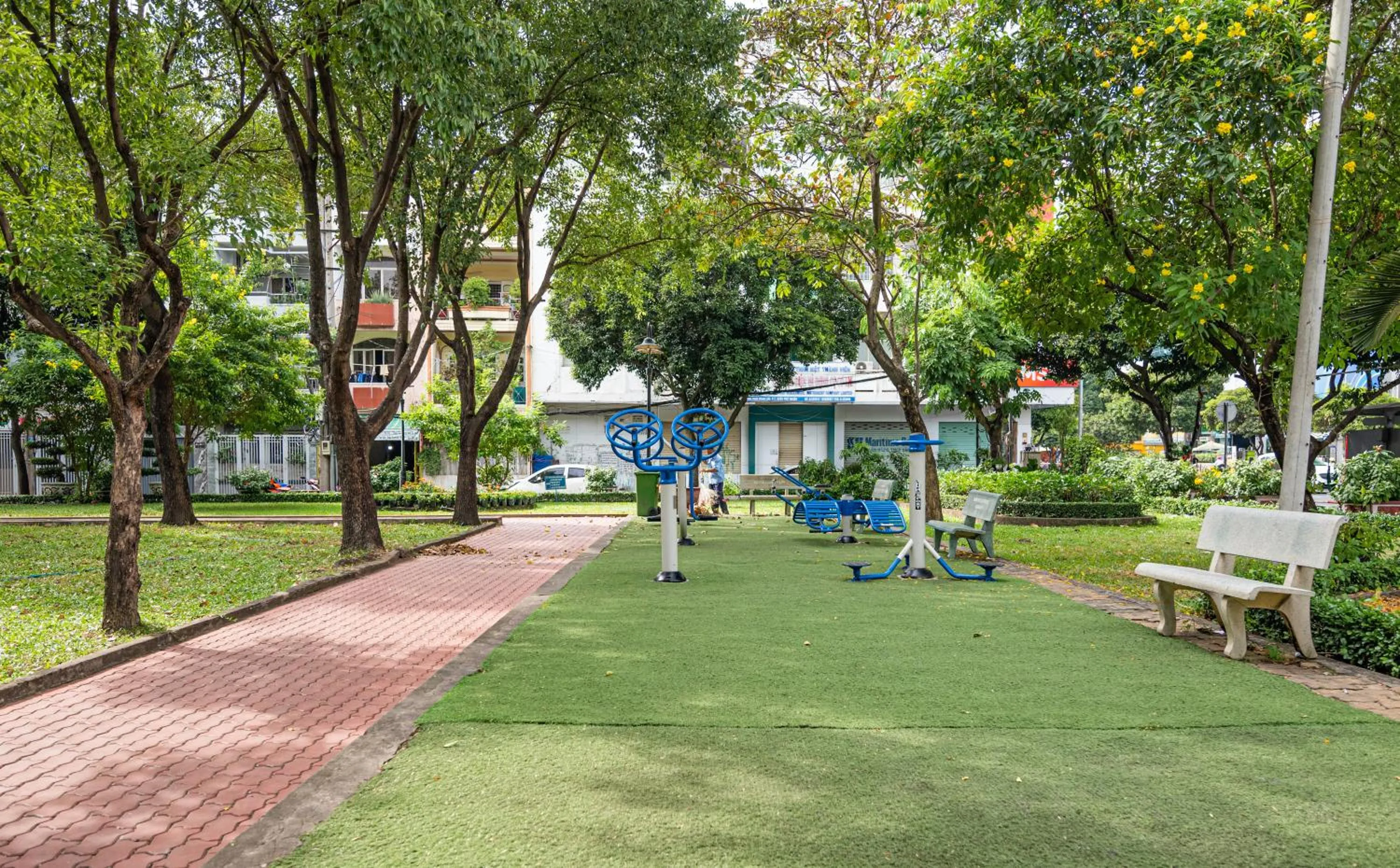 Spring in LalaHouse Summer Park