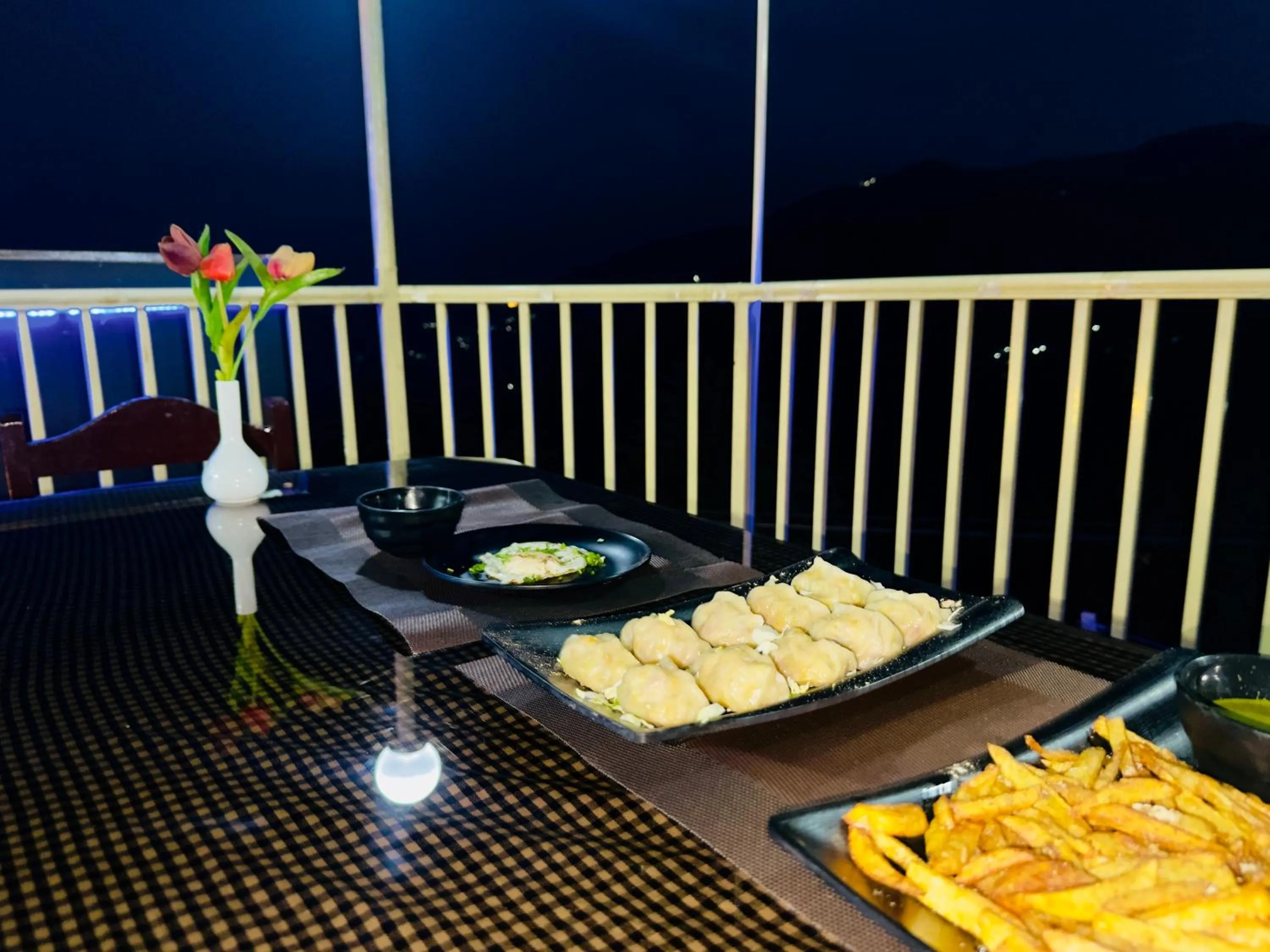 Food and drinks in Western Nest International