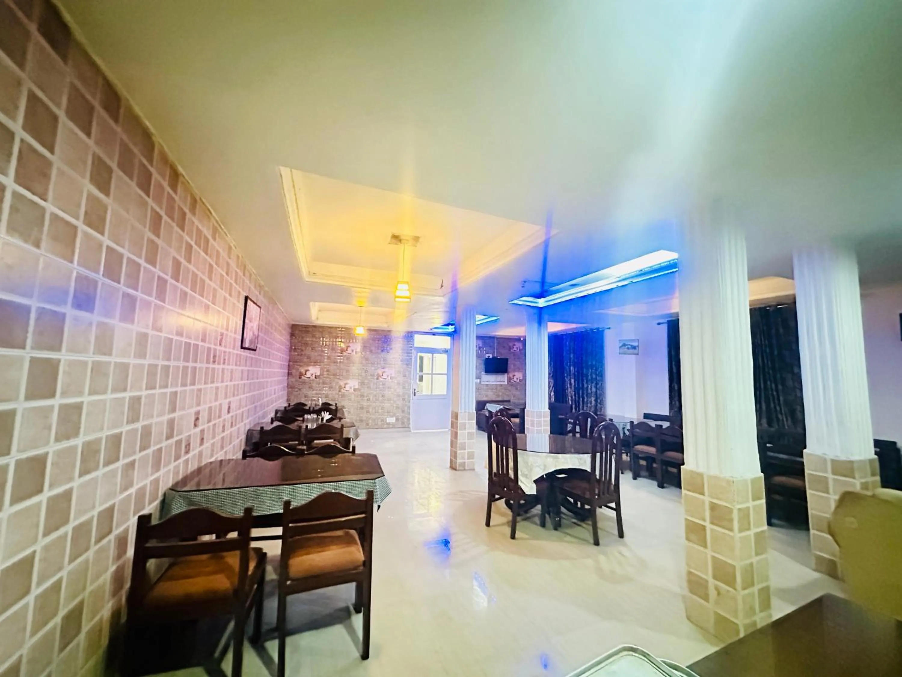 Restaurant/places to eat in Western Nest International