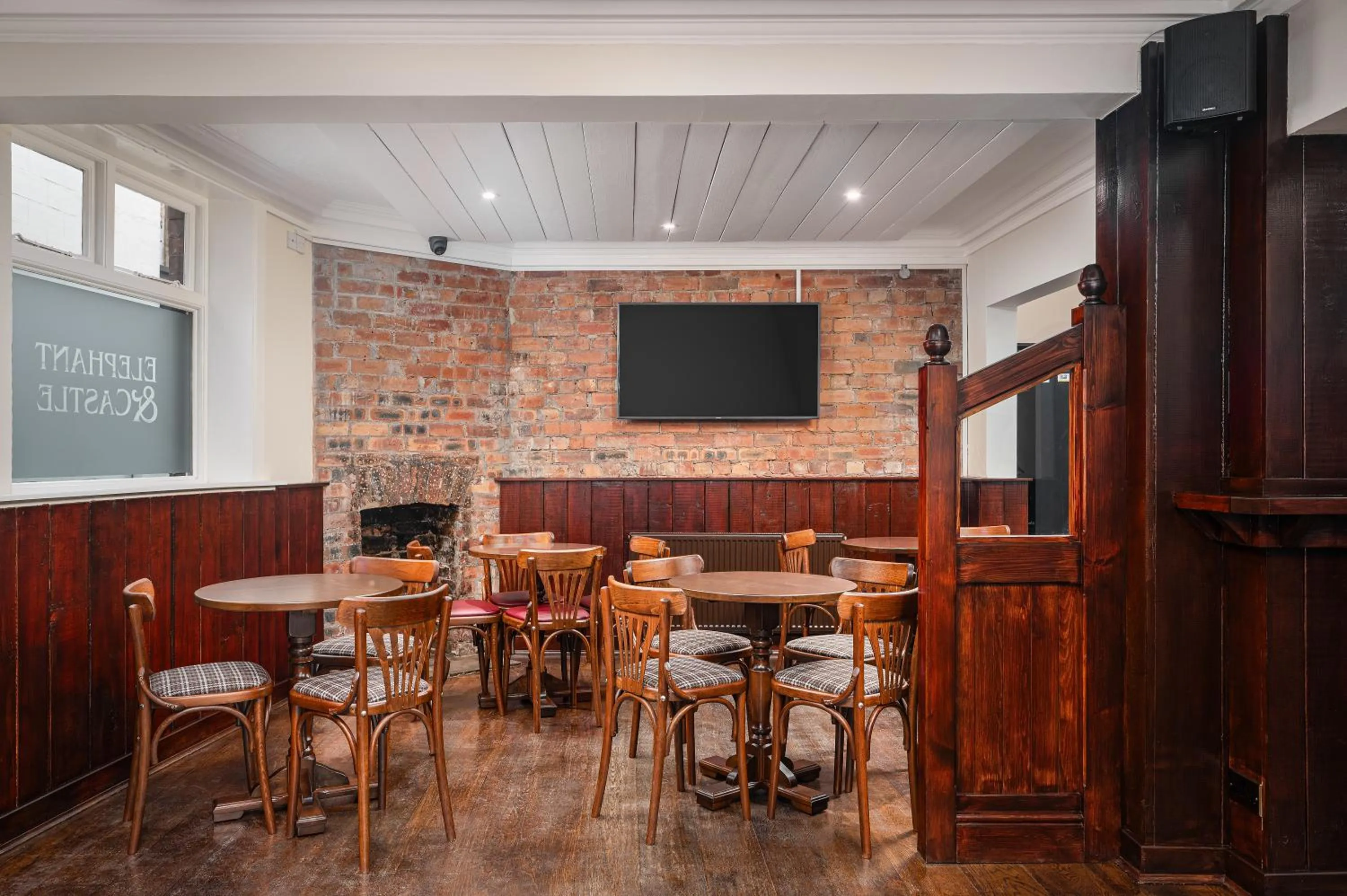 Communal lounge/ TV room in Elephant and Castle
