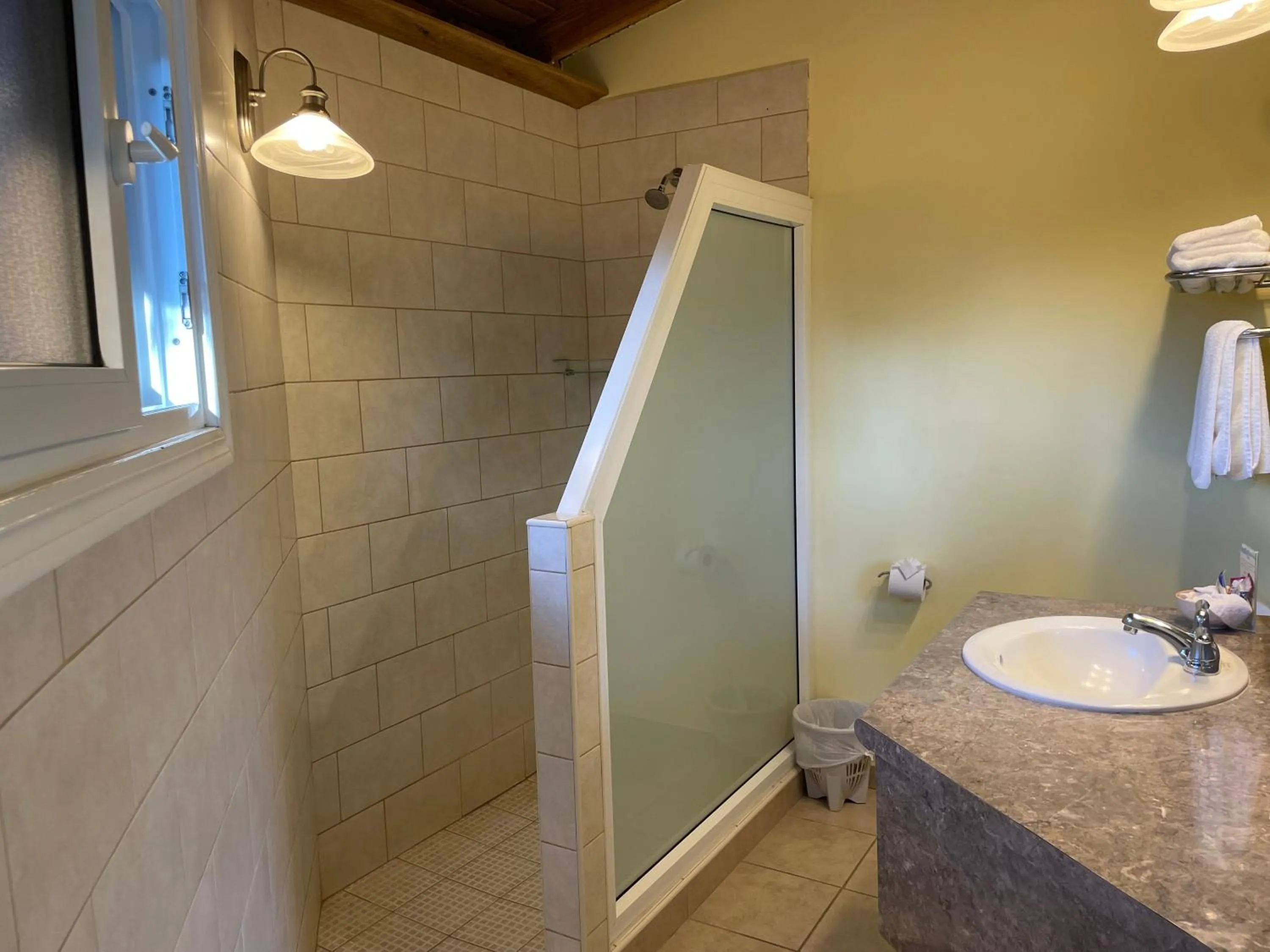 Shower in Honduras Shores Plantations