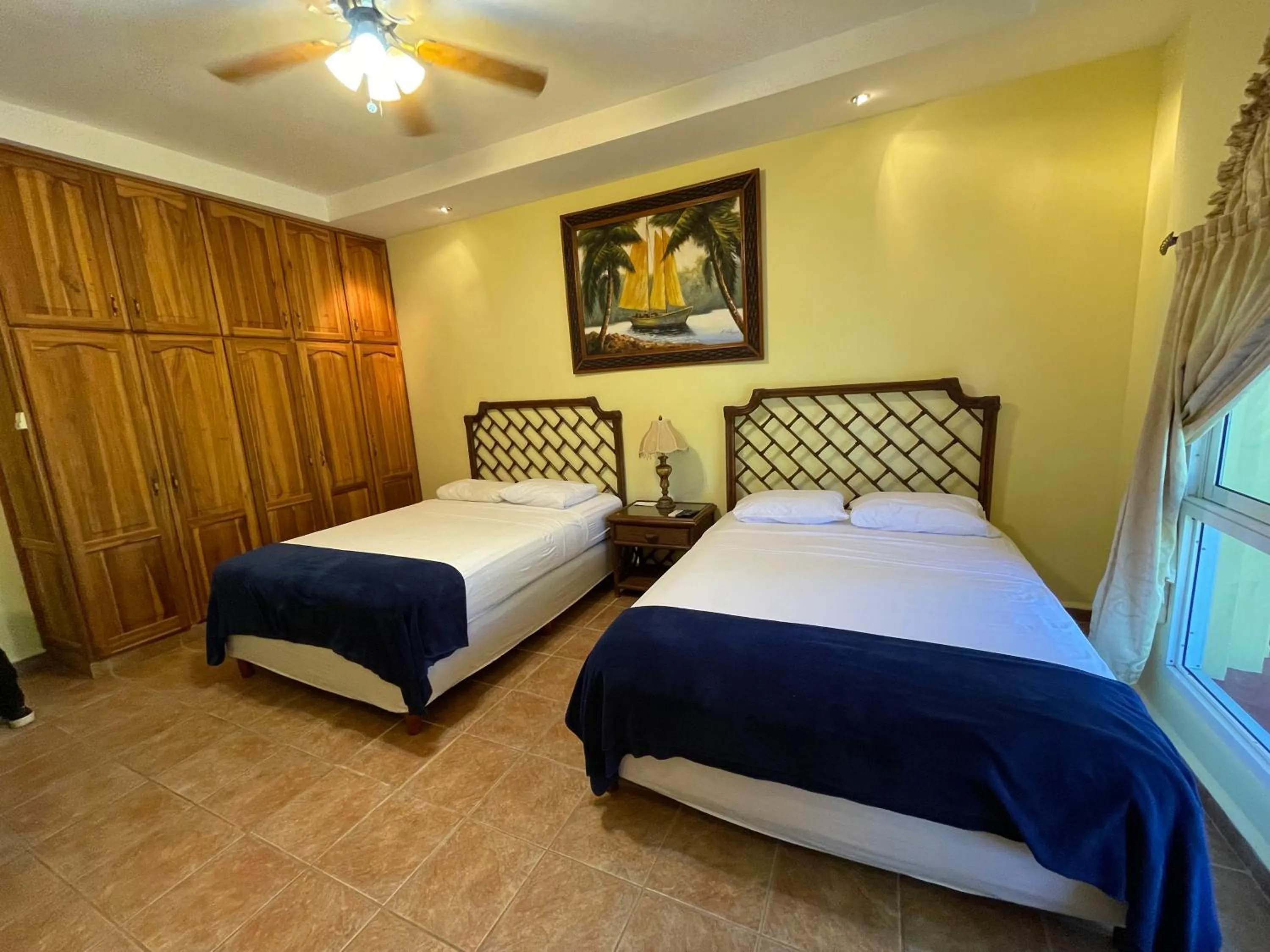 Photo of the whole room, Bed in Honduras Shores Plantations