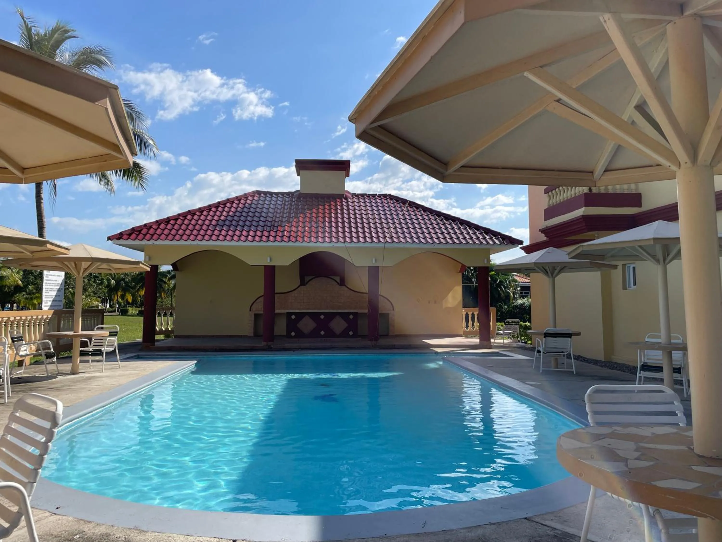 Swimming pool in Honduras Shores Plantations