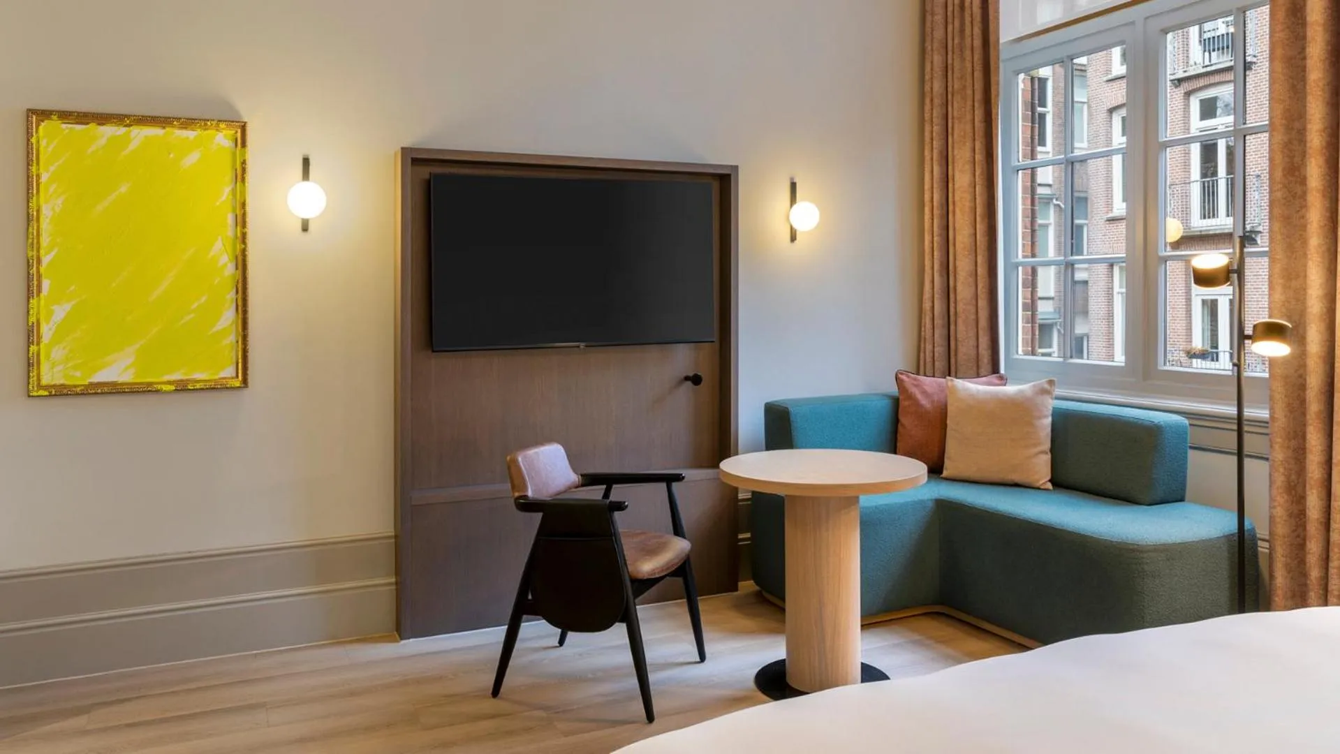 TV and multimedia, Bed in The College Hotel Amsterdam, Autograph Collection