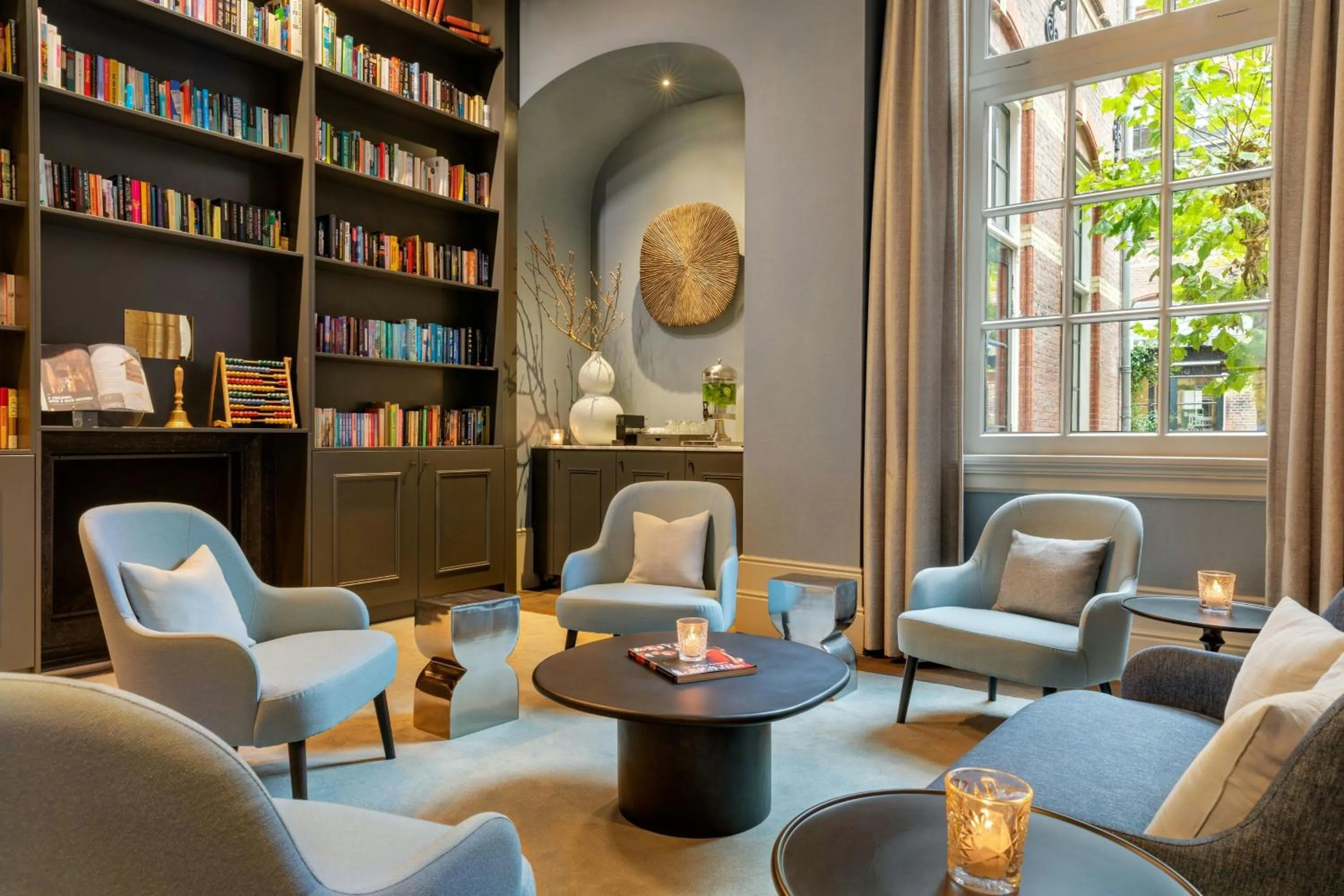 Lounge or bar in The College Hotel Amsterdam, Autograph Collection