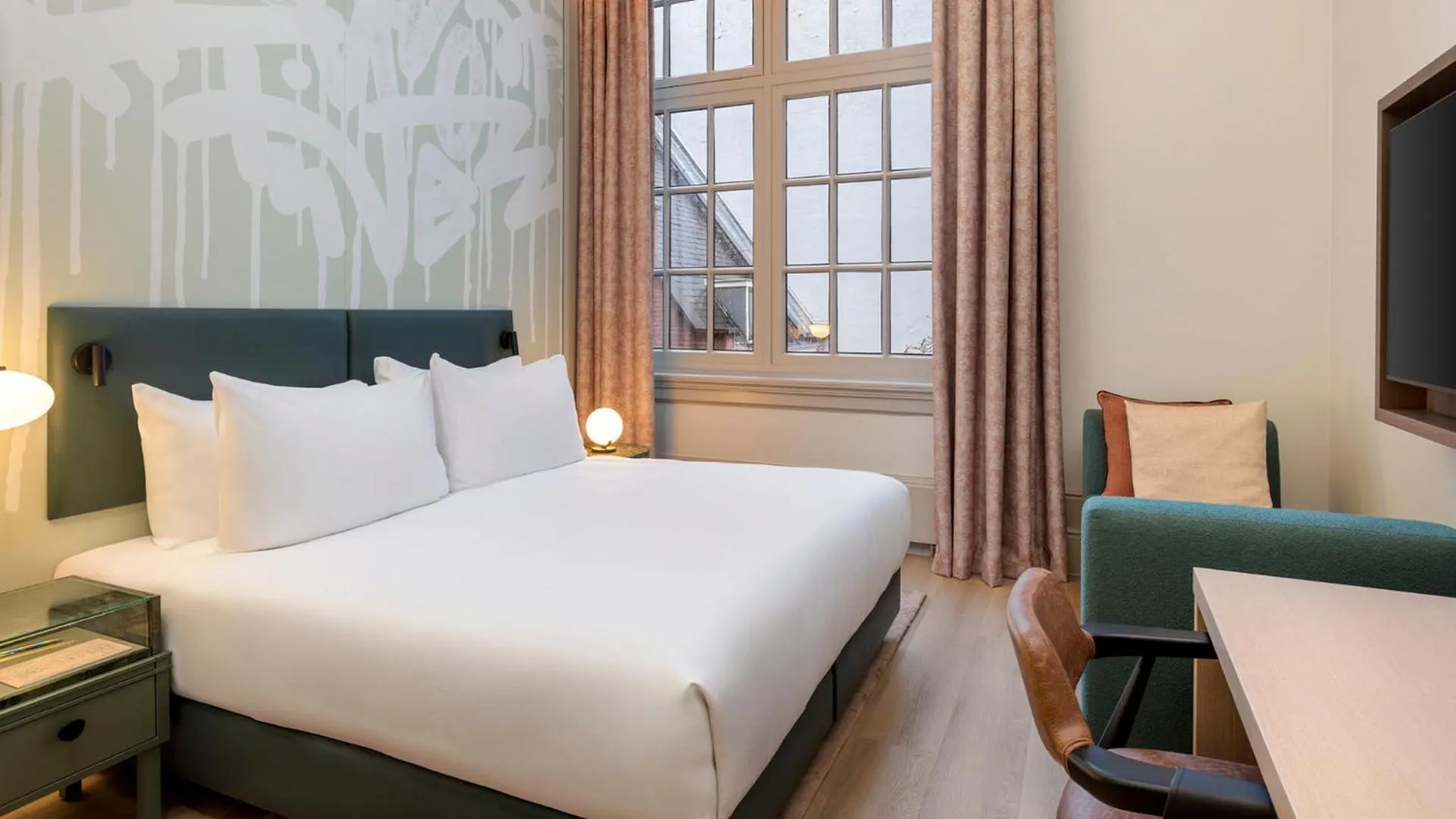 Bedroom, Bed in The College Hotel Amsterdam, Autograph Collection