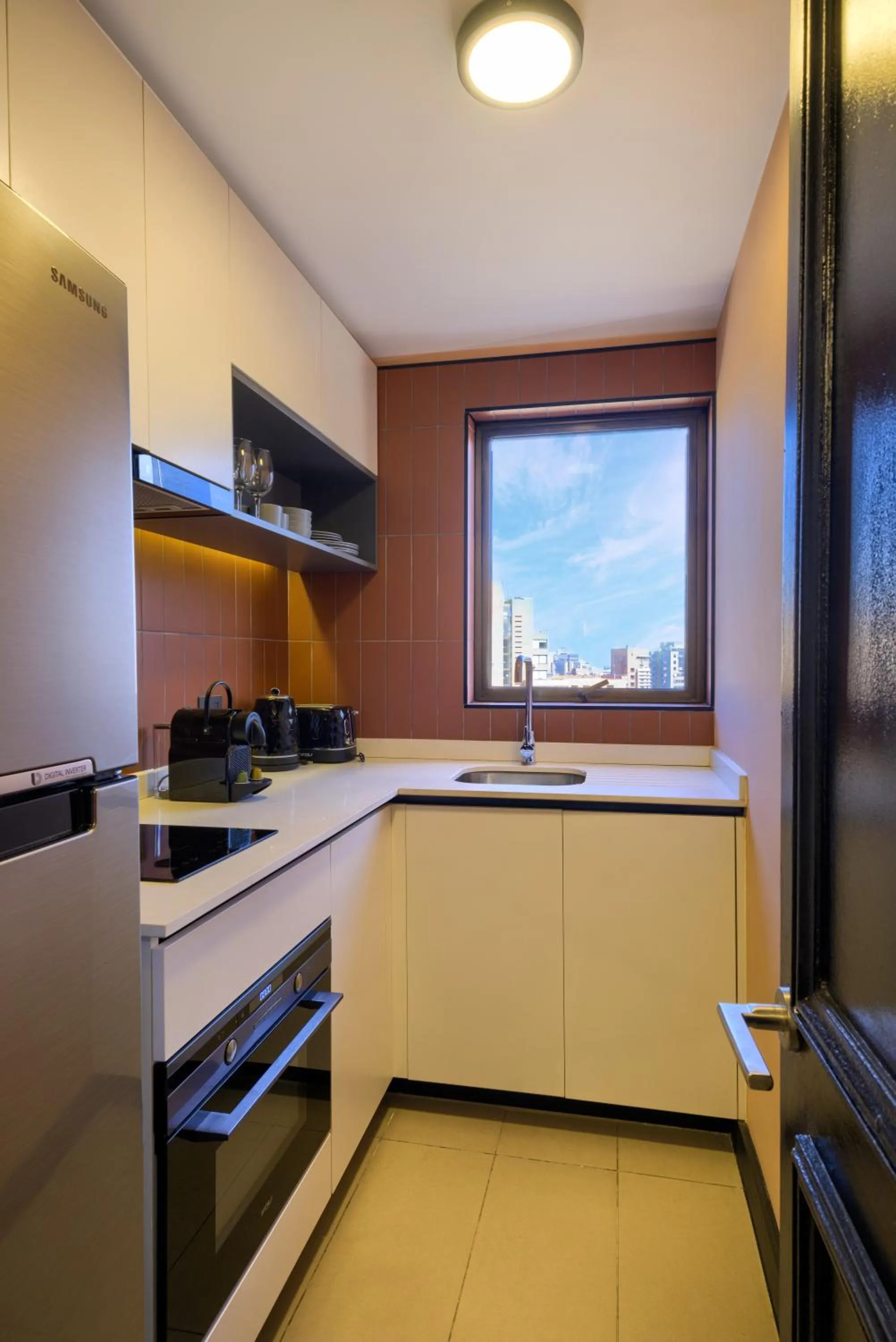 Kitchen or kitchenette in APT Serviced Apartments Santiago