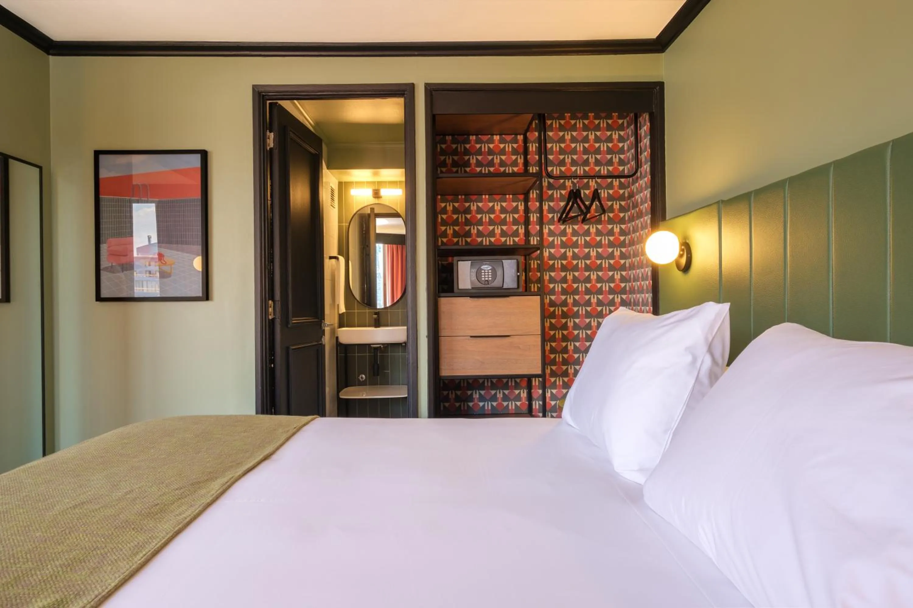 Photo of the whole room, Bed in APT Serviced Apartments Santiago