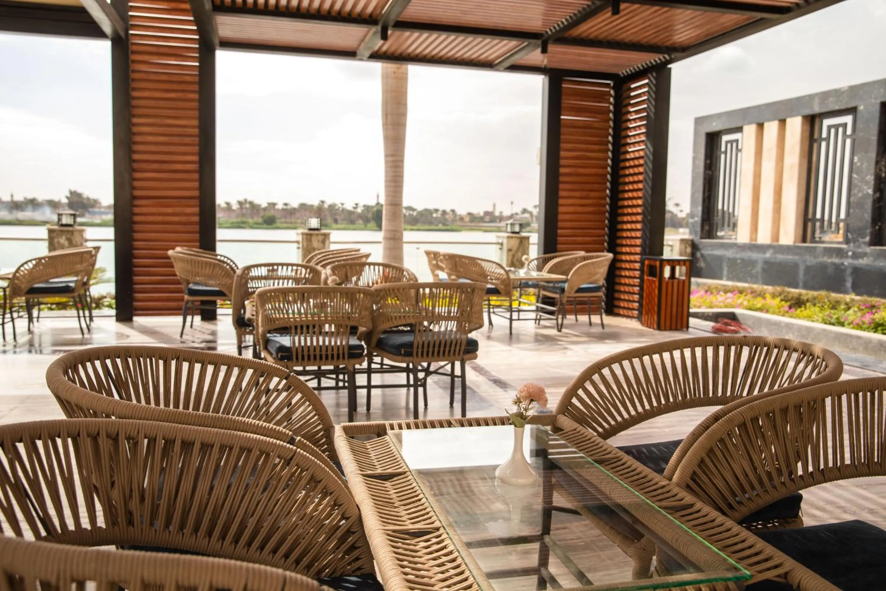 Restaurant/places to eat in Nile Club hotel