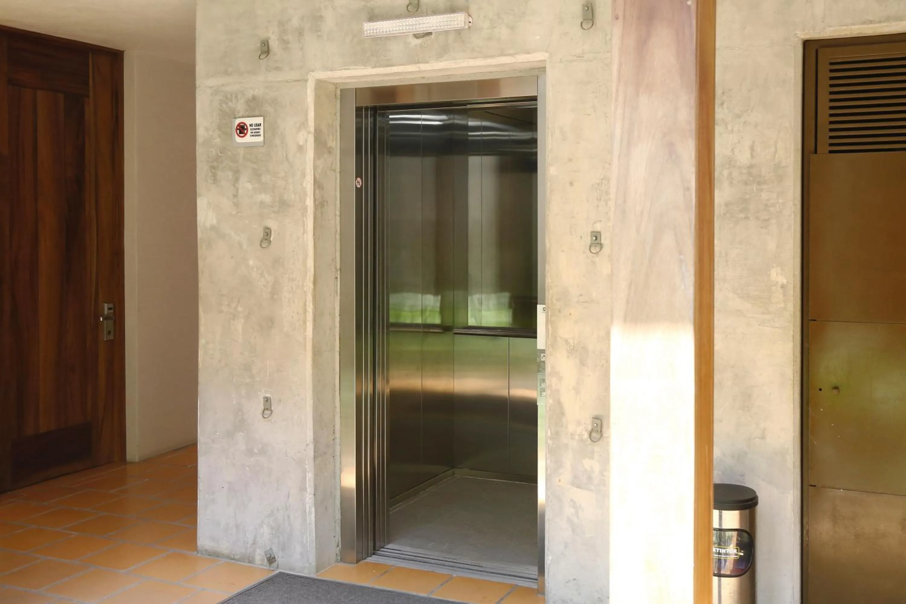 elevator in HOTEL AURELIA