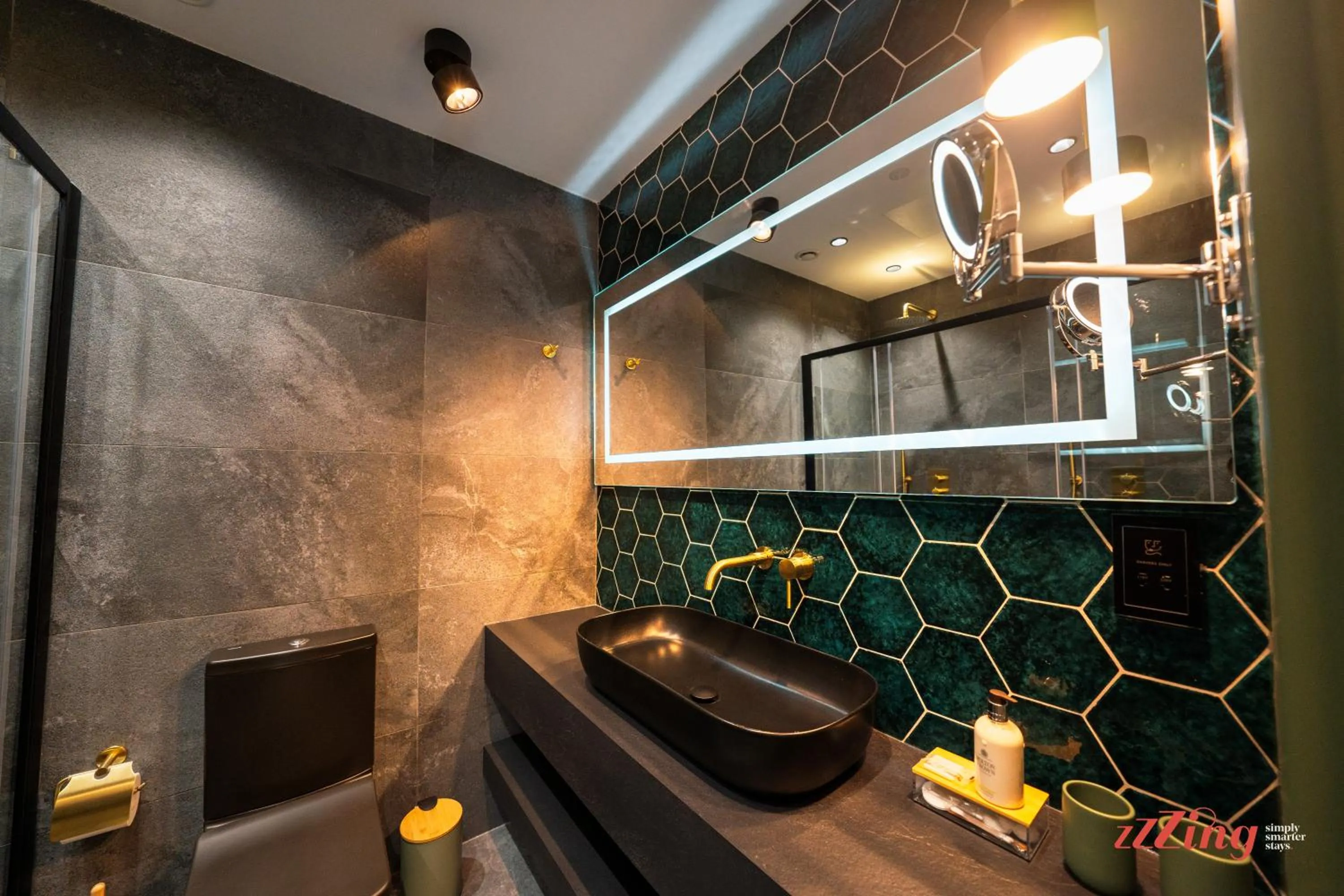 Shower in Avalon Boutique Hotel Valletta