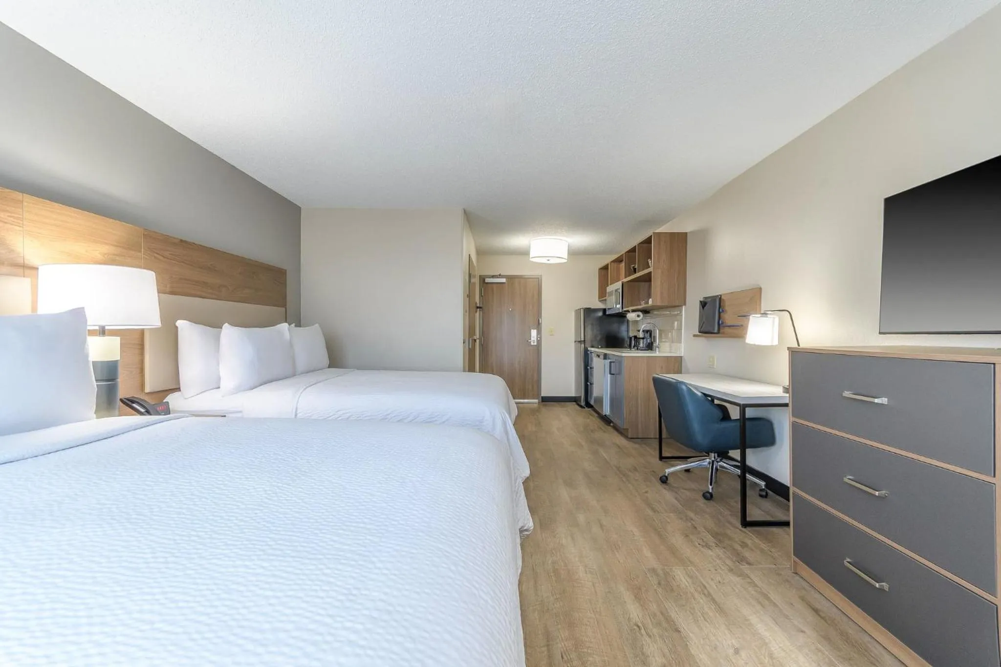 Photo of the whole room, Bed in Candlewood Suites Southfield - Detroit by IHG