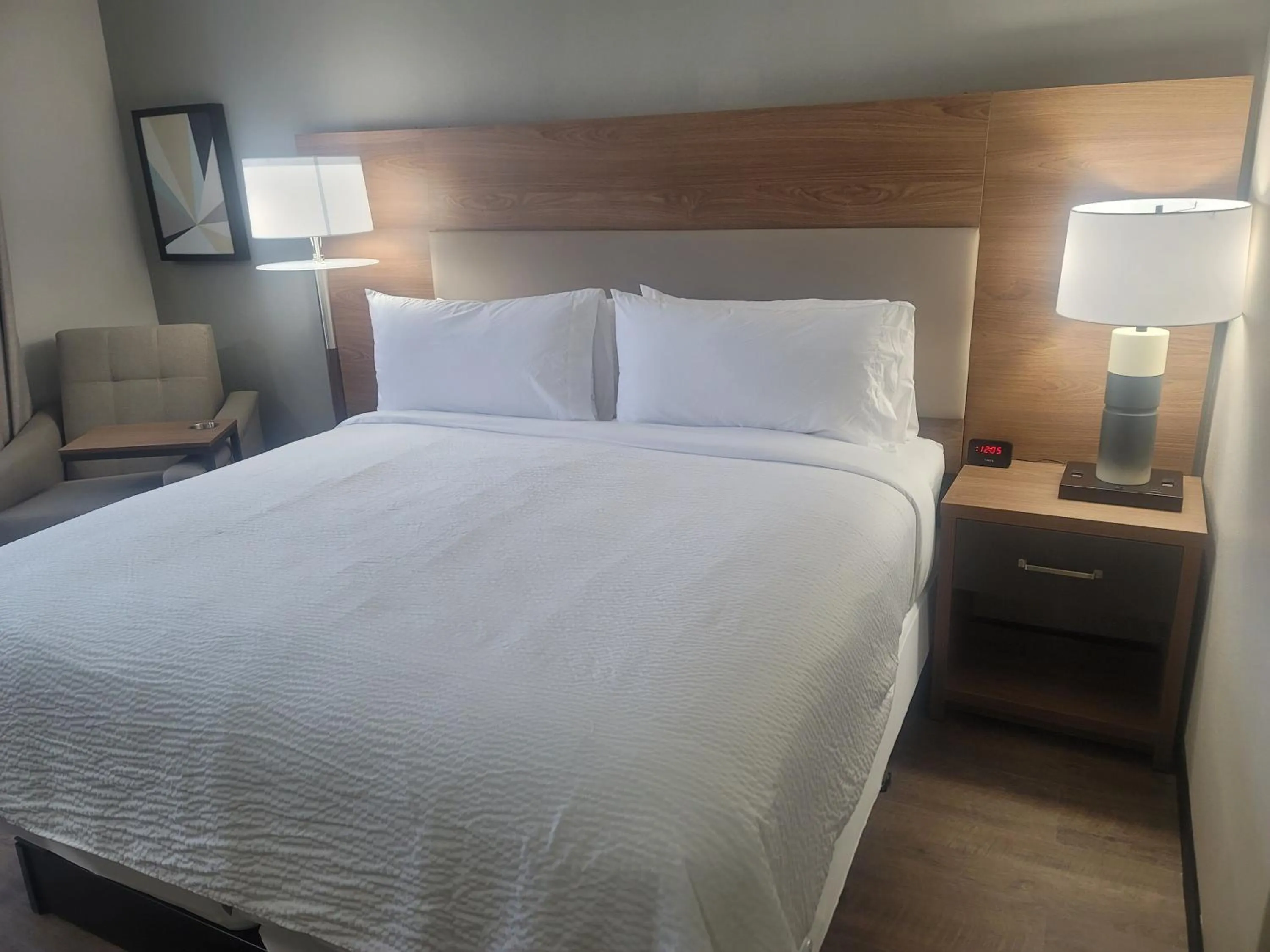 Photo of the whole room, Bed in Candlewood Suites Southfield - Detroit by IHG