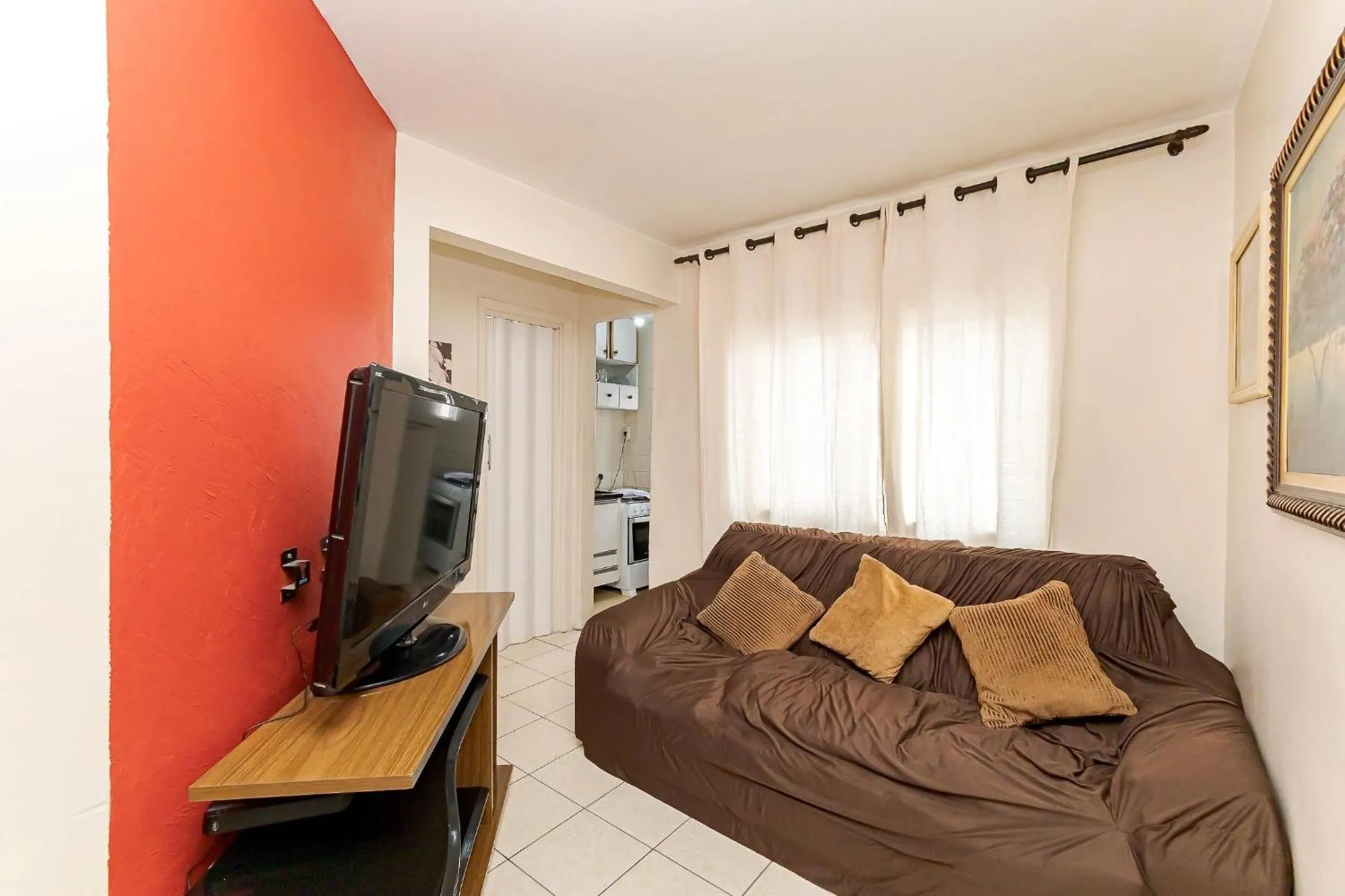 Living room in Ed. Charlie Chaplin | Prédio no coração de Curitiba | Gonzaga Stays