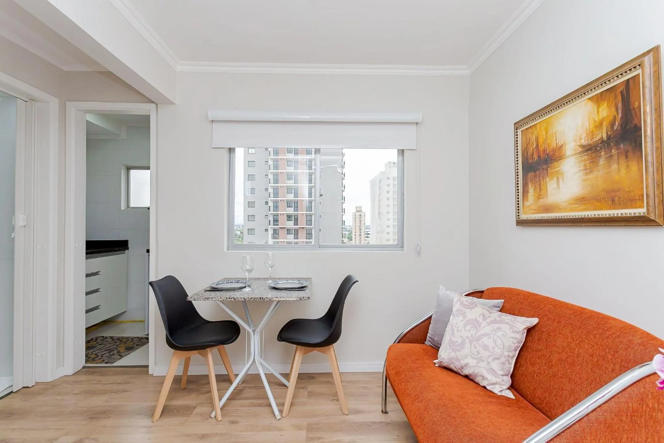 Living room in Ed. Charlie Chaplin | Prédio no coração de Curitiba | Gonzaga Stays