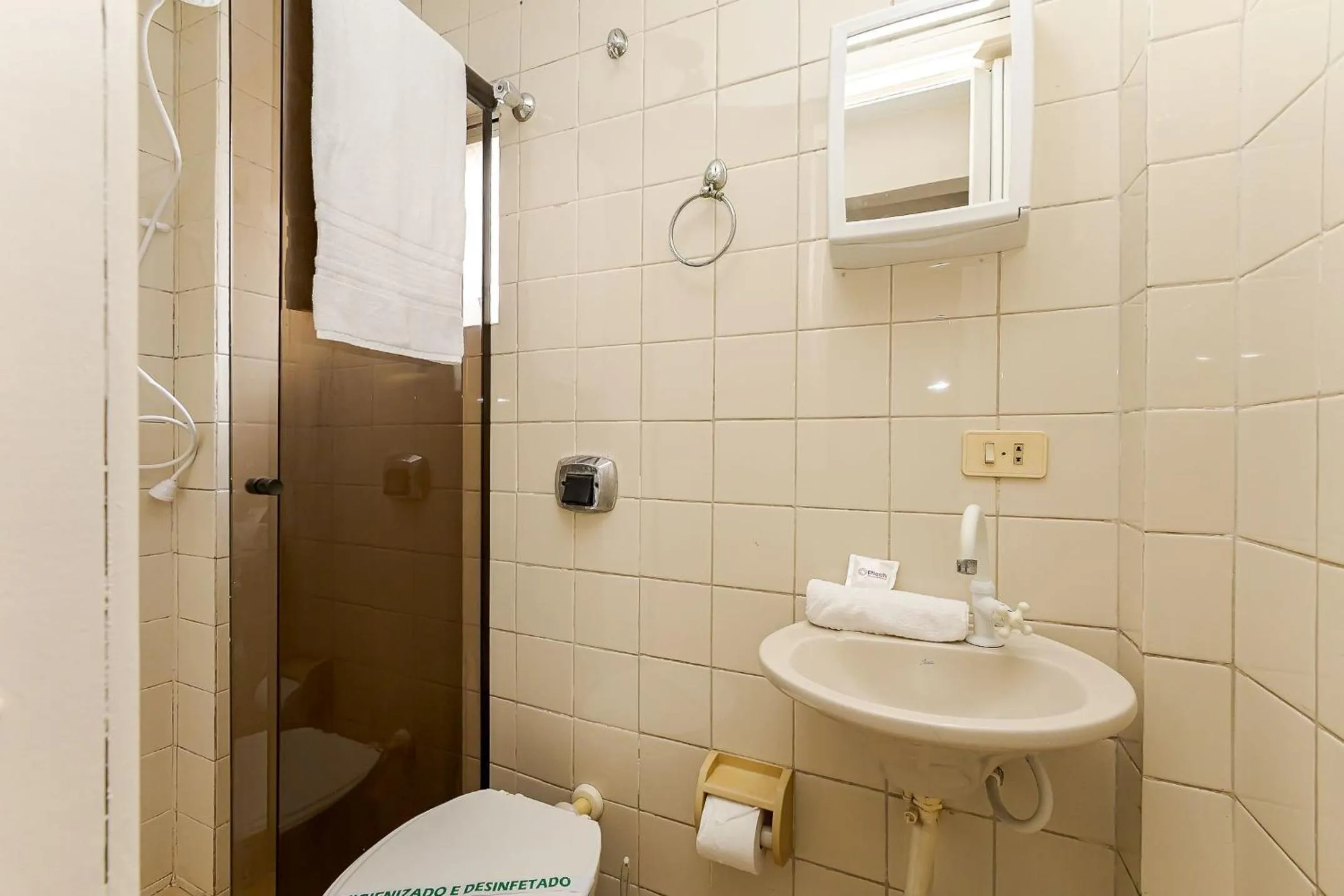 Toilet in Ed. Charlie Chaplin | Prédio no coração de Curitiba | Gonzaga Stays