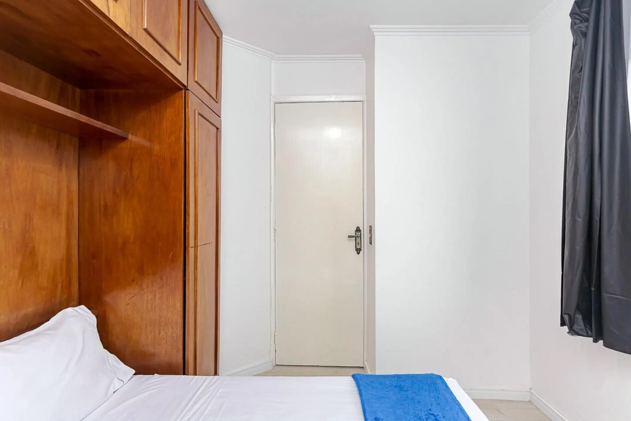 Bedroom, Bed in Ed. Charlie Chaplin | Prédio no coração de Curitiba | Gonzaga Stays