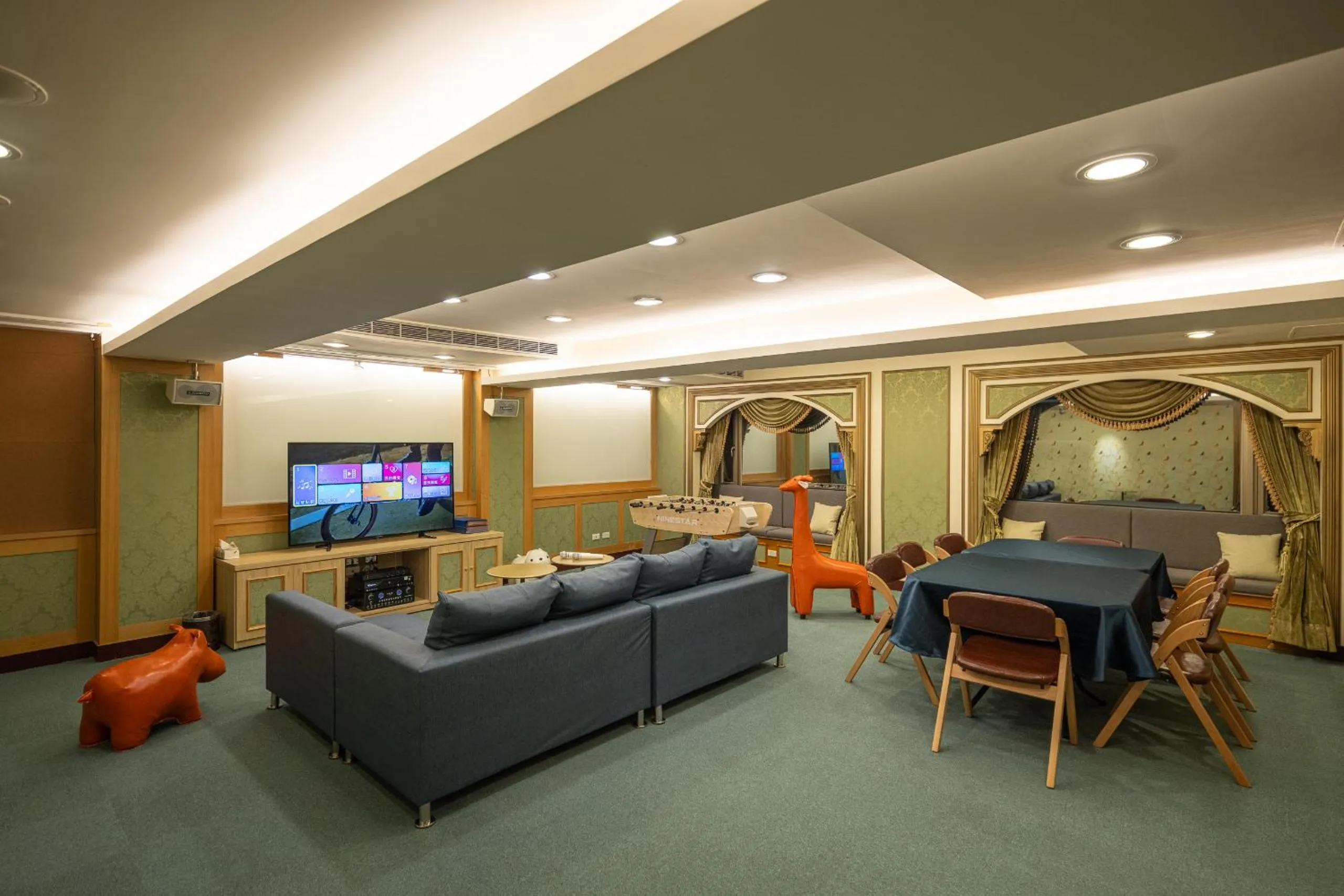 Evening entertainment in Grand Pleasure Spring Hotel