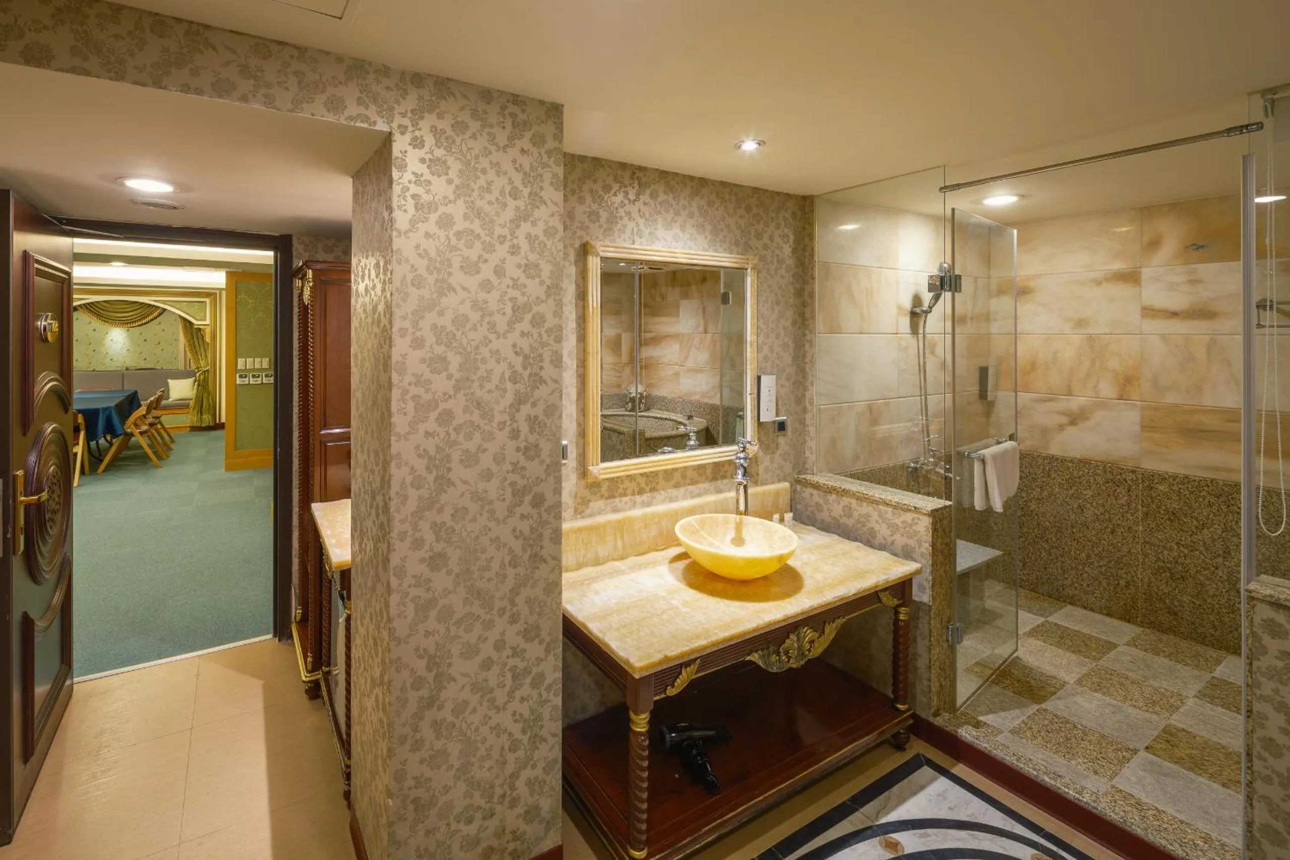 Hot Spring Bath in Grand Pleasure Spring Hotel