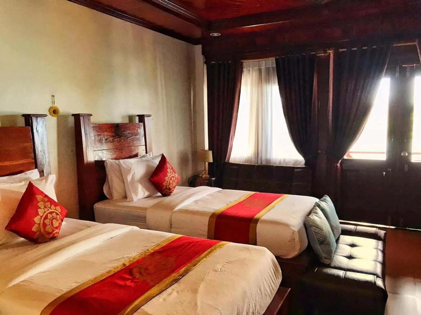 Bed in golden hotel dondet