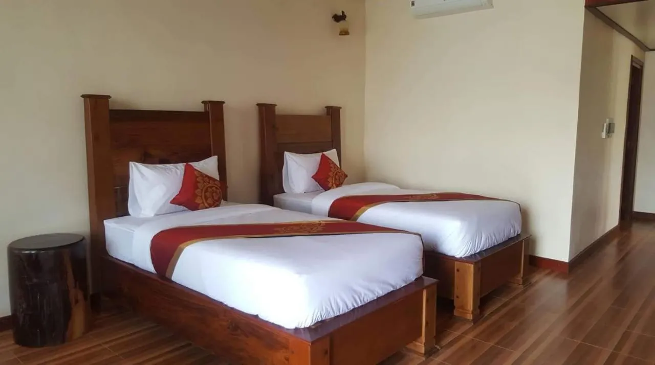 Bed in golden hotel dondet