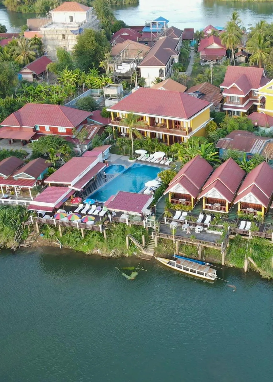 Property building in golden hotel dondet