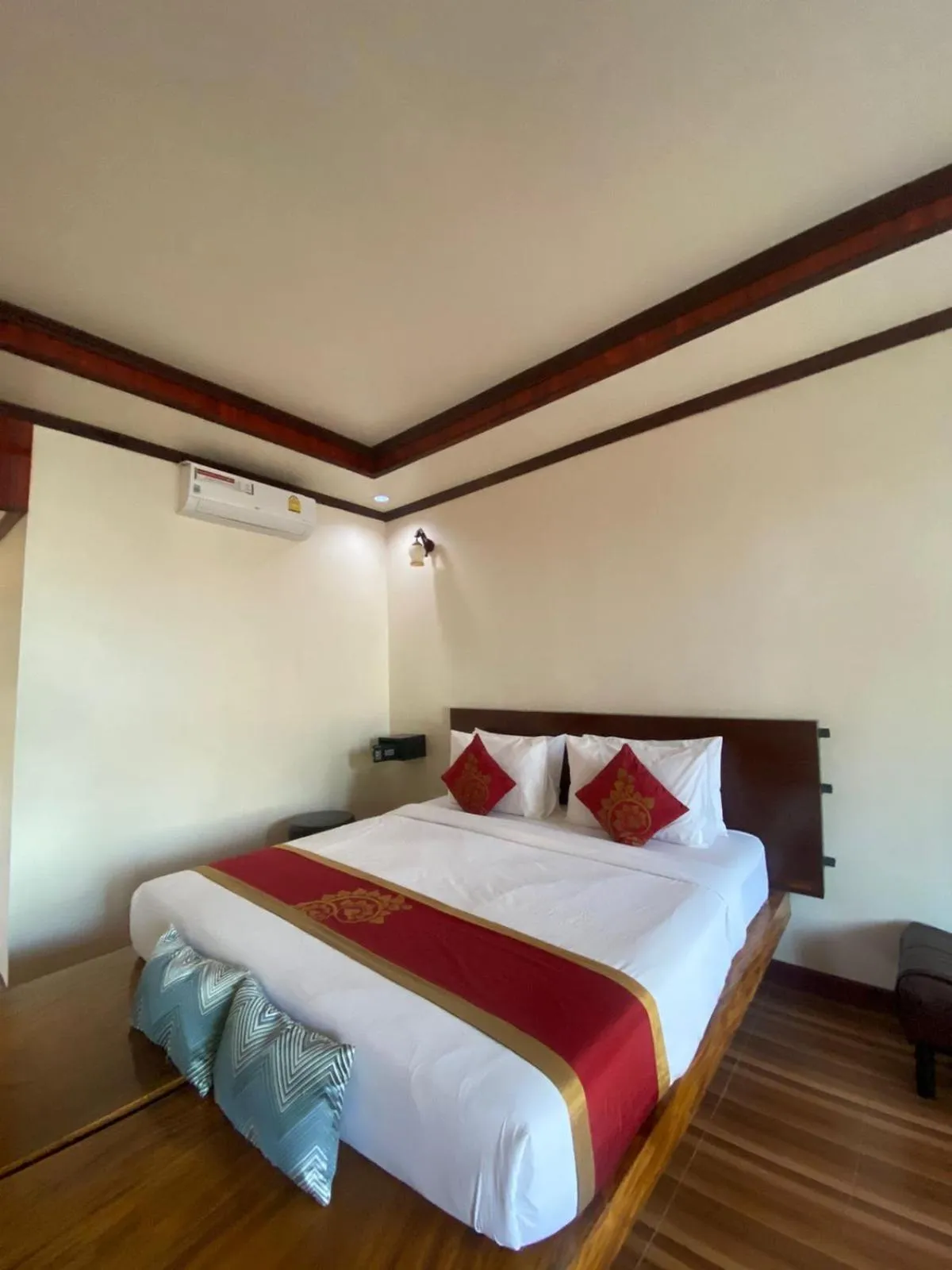 Bed in golden hotel dondet