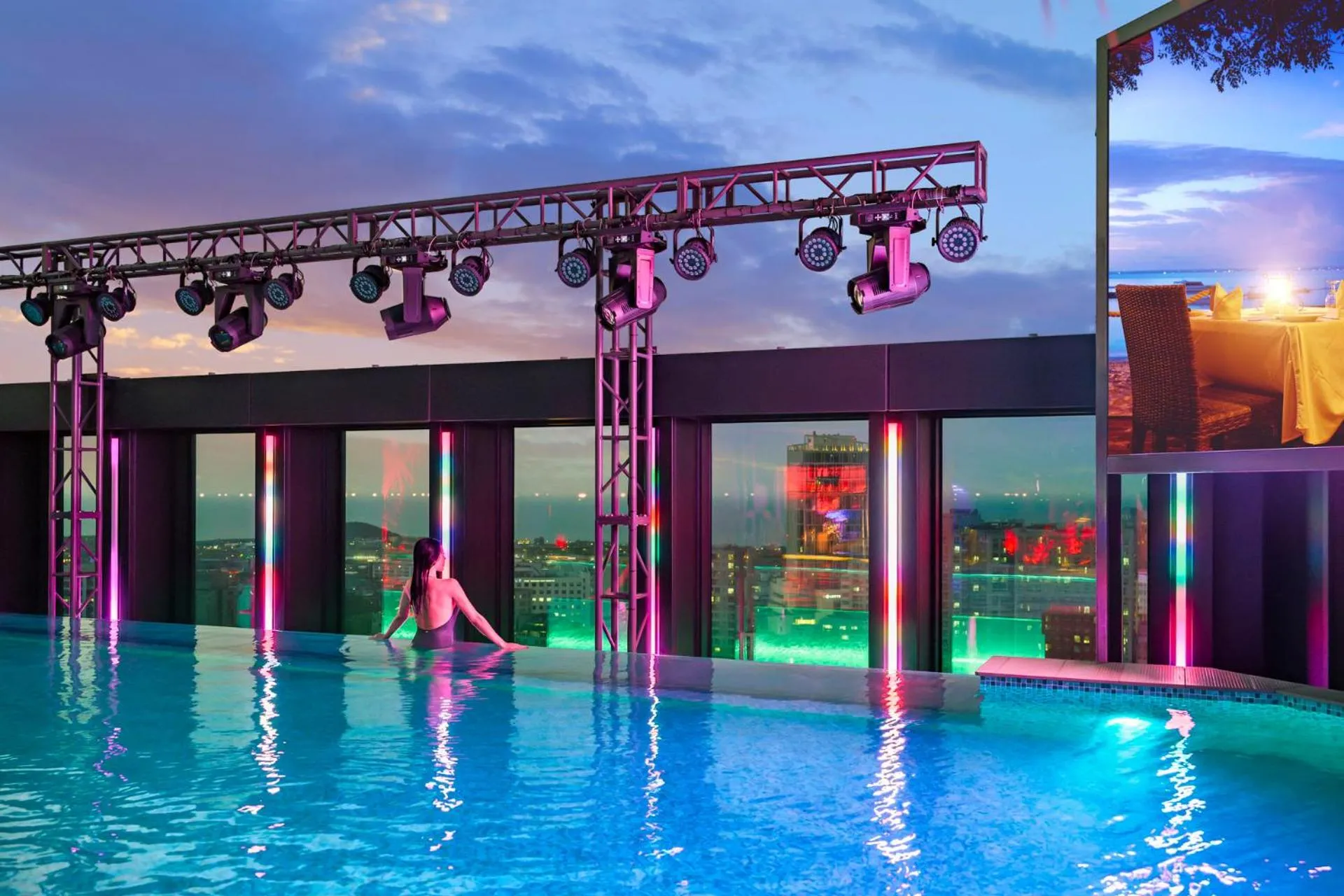 Swimming pool in Jeju Bolton Hotel