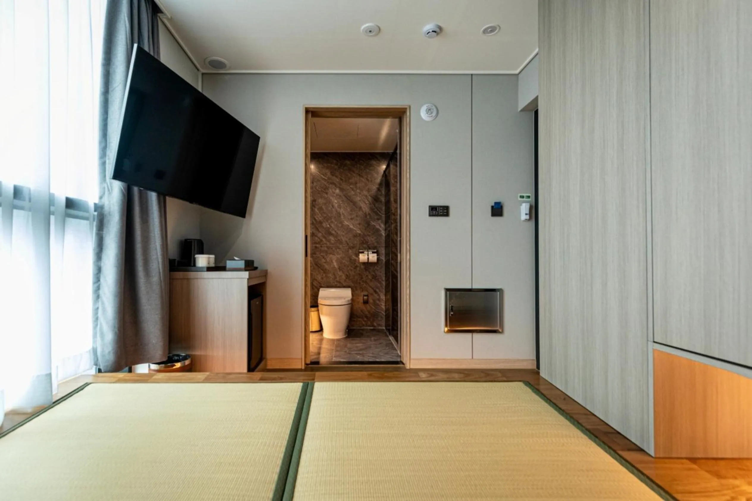 TV and multimedia, Bed in Jeju Bolton Hotel