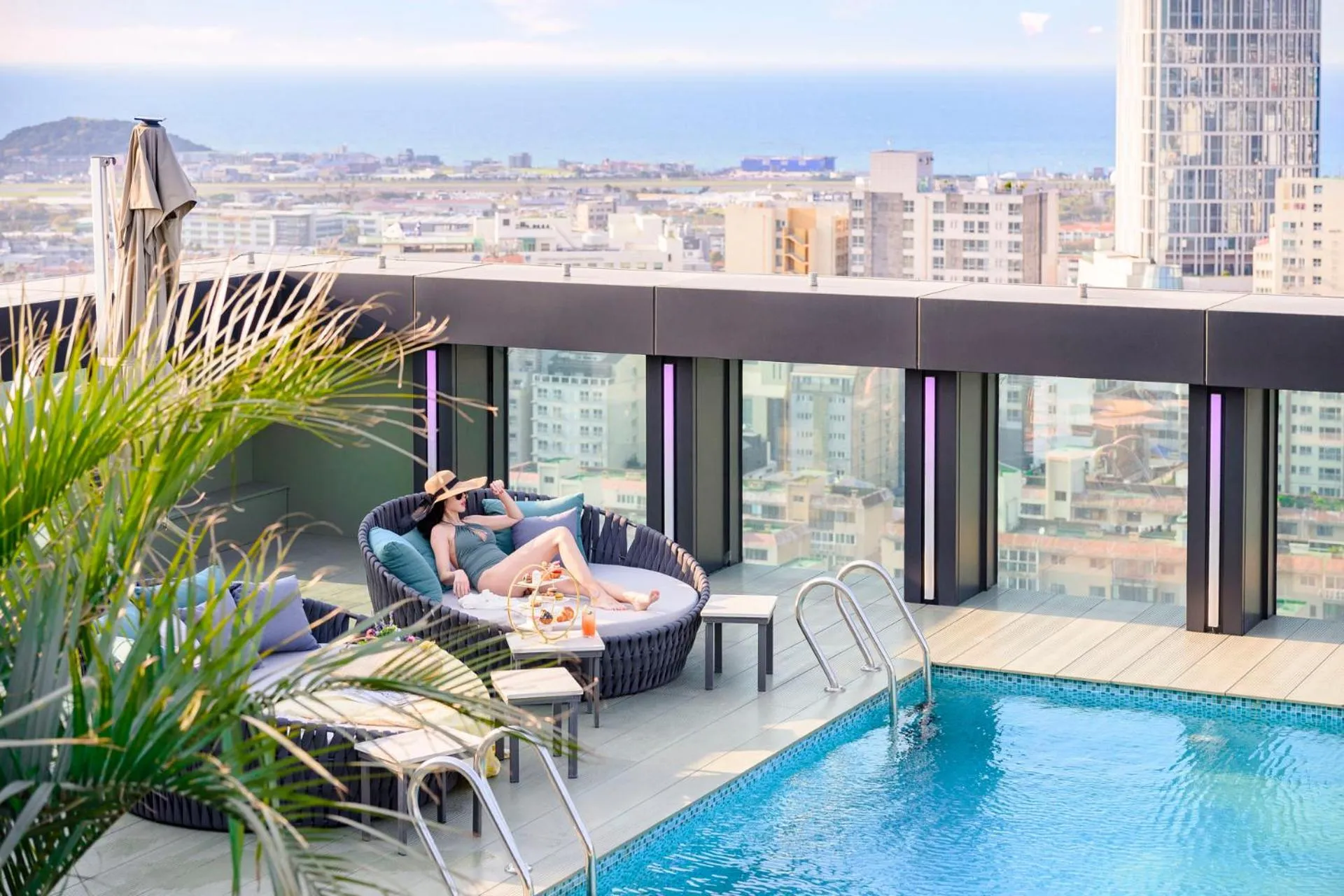 Swimming pool in Jeju Bolton Hotel