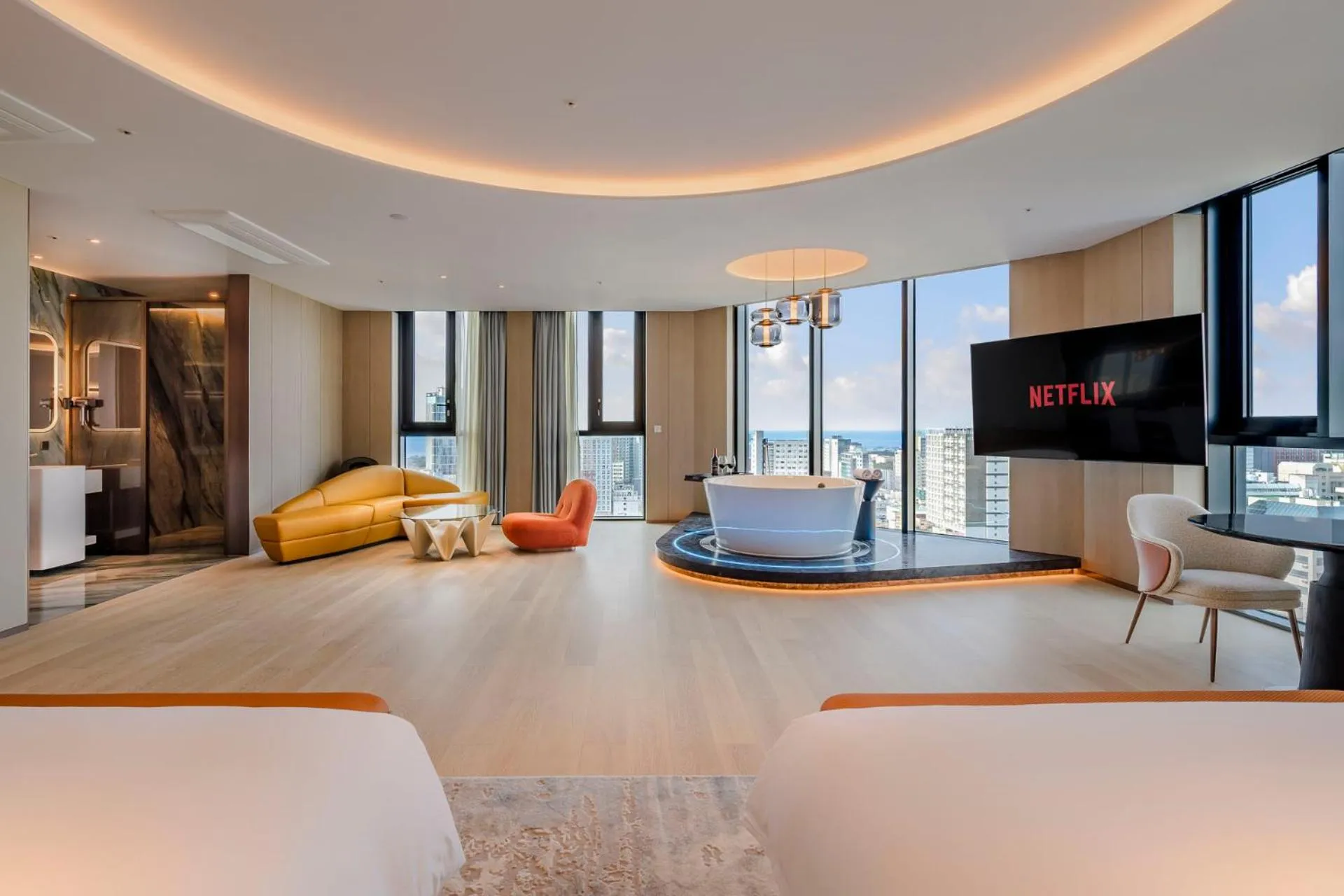 Photo of the whole room, Bed in Jeju Bolton Hotel