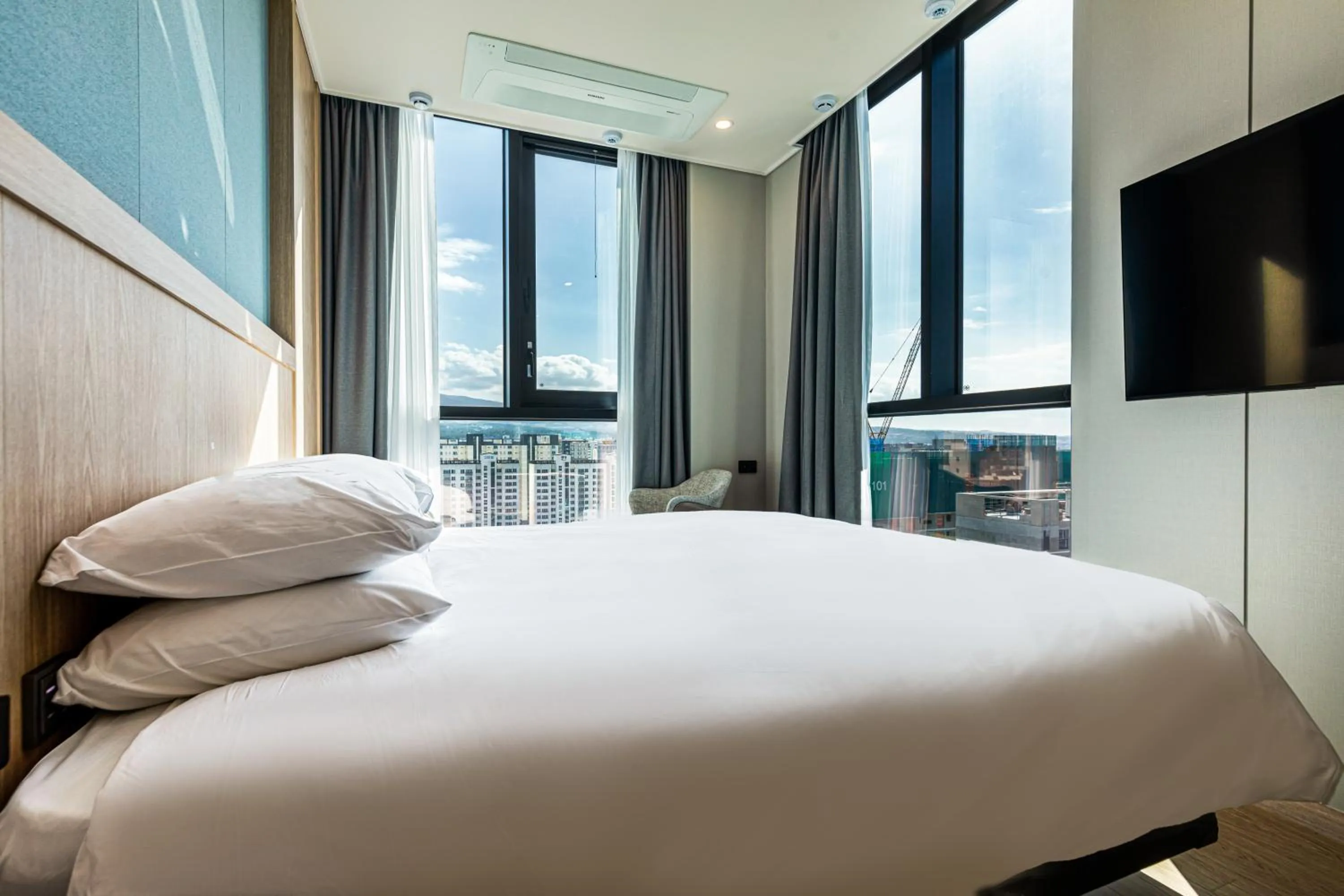 Bed in Jeju Bolton Hotel