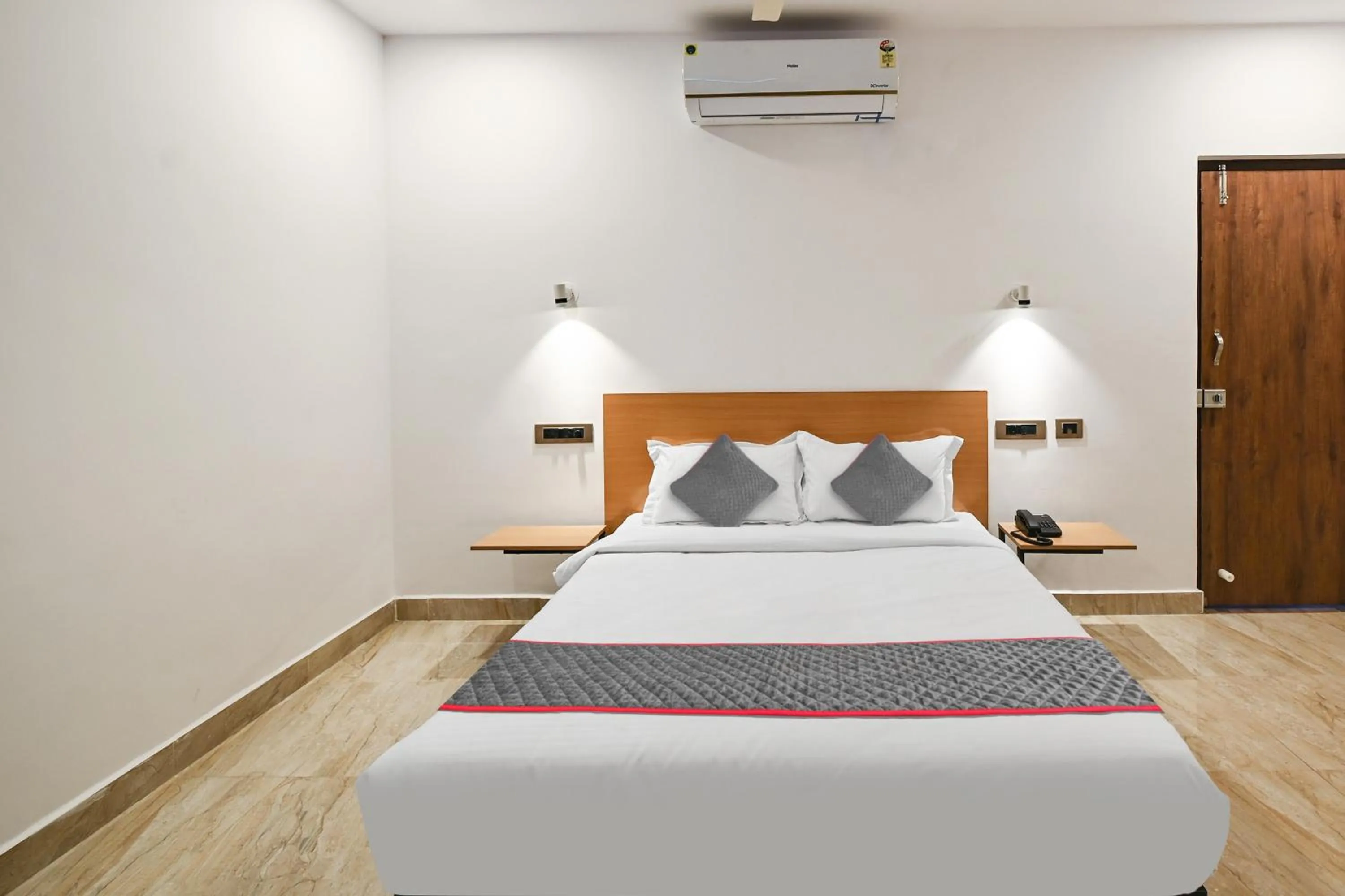 Bedroom in Super Townhouse De Alphabet Karmanghat