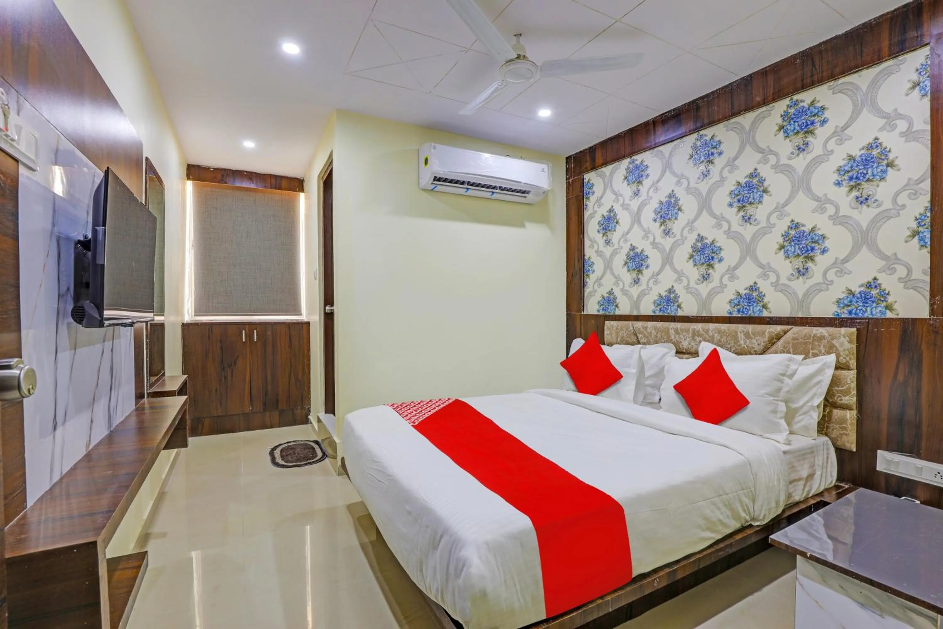 Bedroom, Bed in Hotel O Golden Near Haroni Road