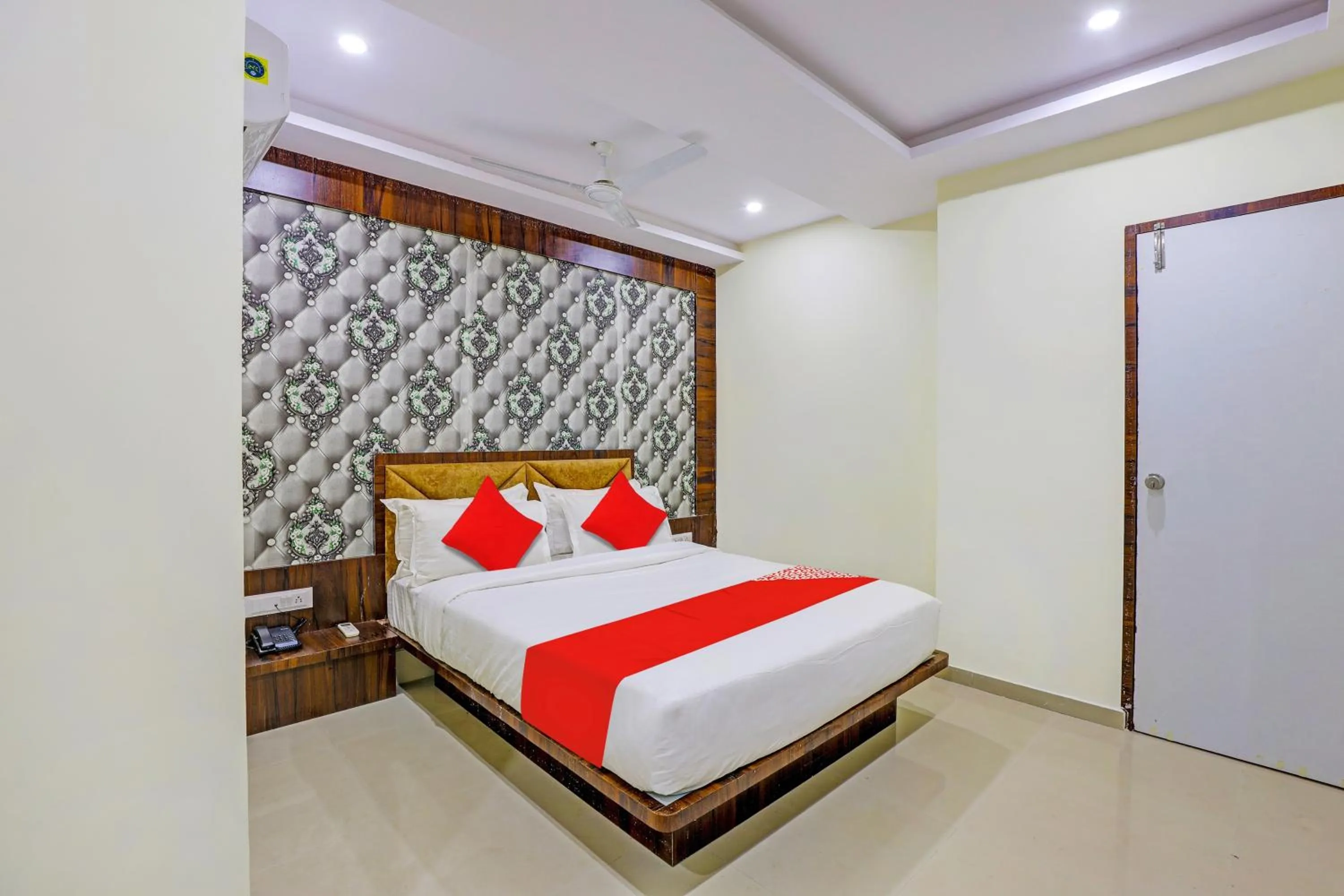 Bedroom, Bed in Hotel O Golden Near Haroni Road