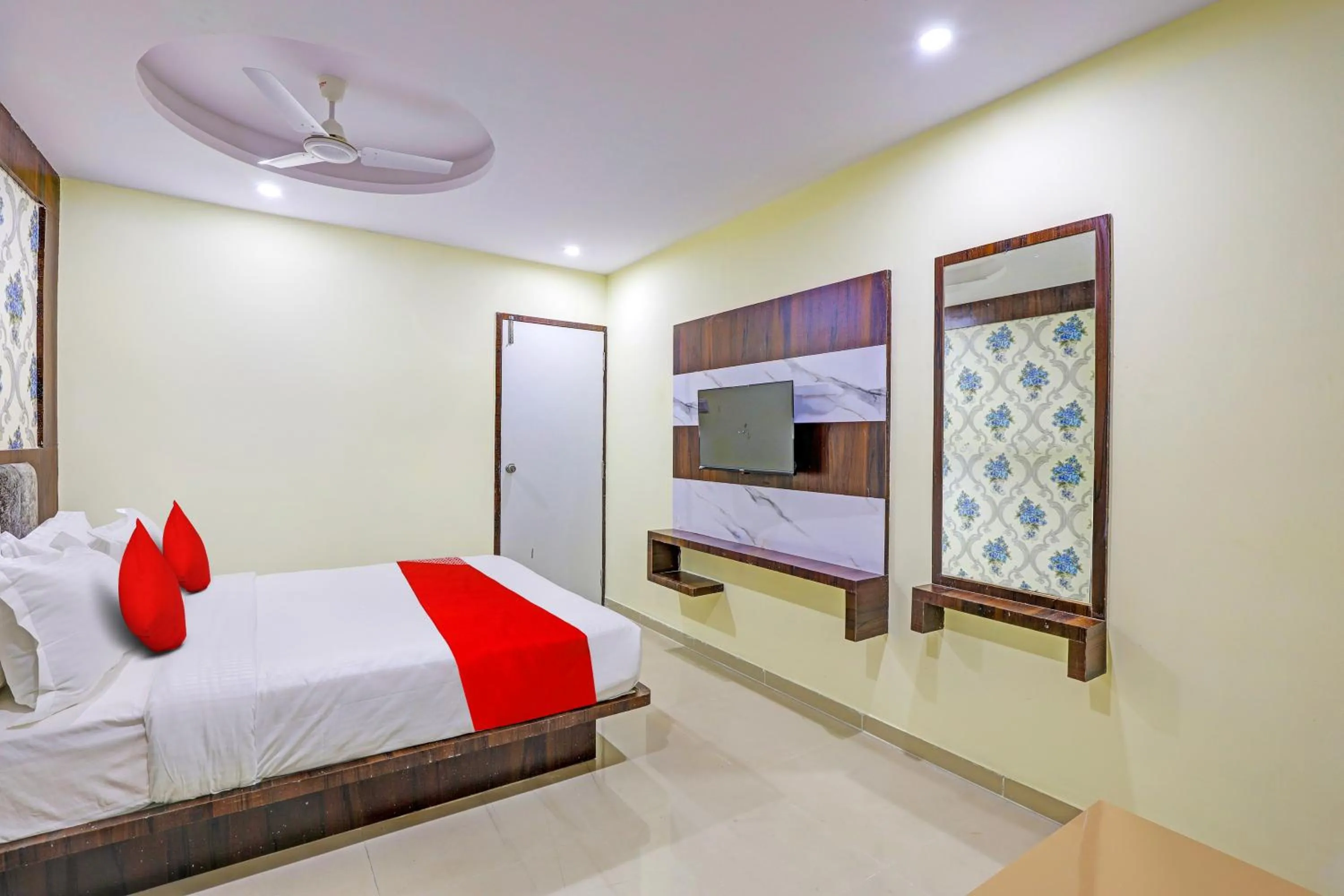 Lobby or reception, Bed in Hotel O Golden Near Haroni Road