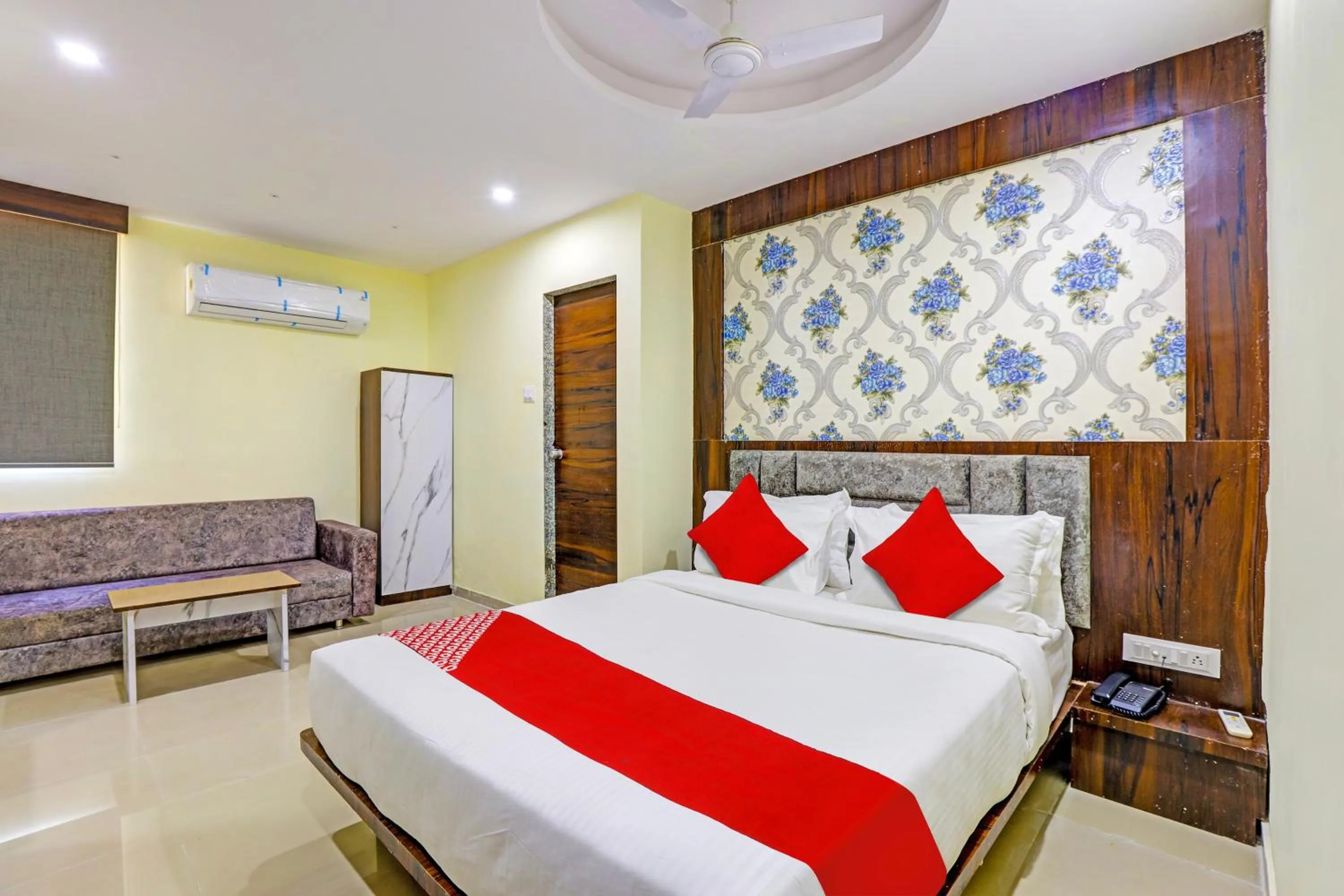 Lobby or reception, Bed in Hotel O Golden Near Haroni Road