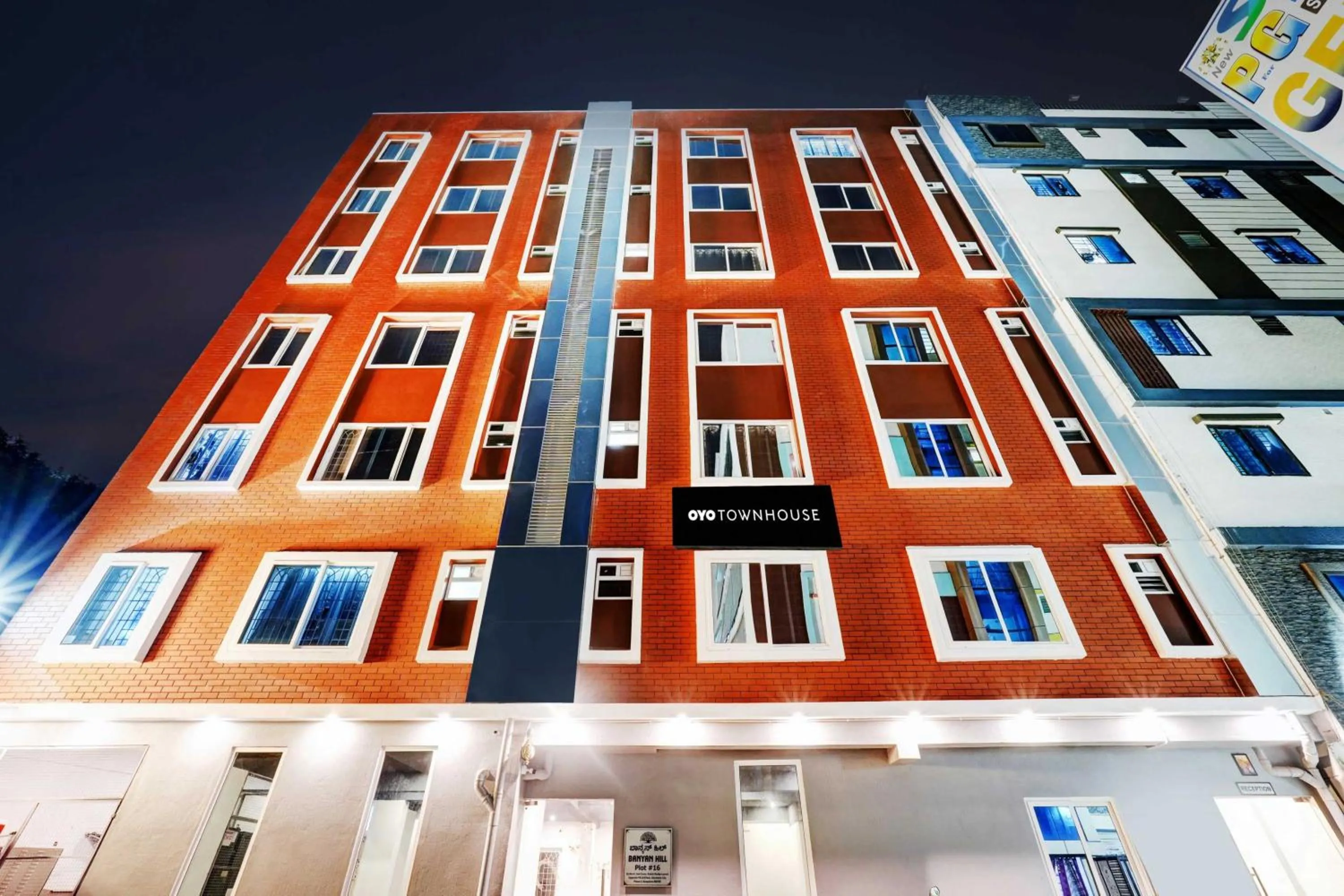 Facade/entrance in Super Townhouse Ecity Inn