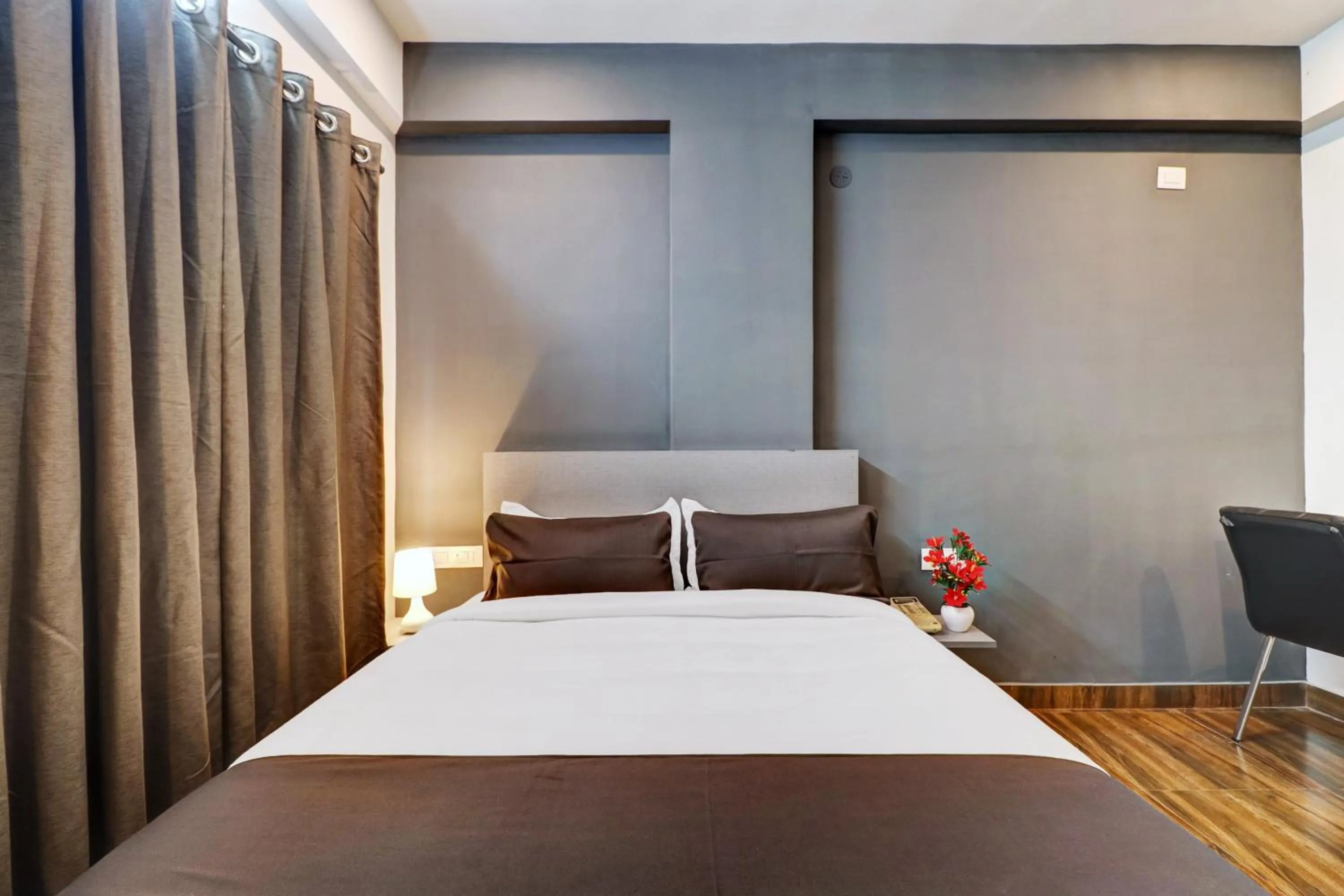 Lobby or reception, Bed in Super Townhouse Ecity Inn