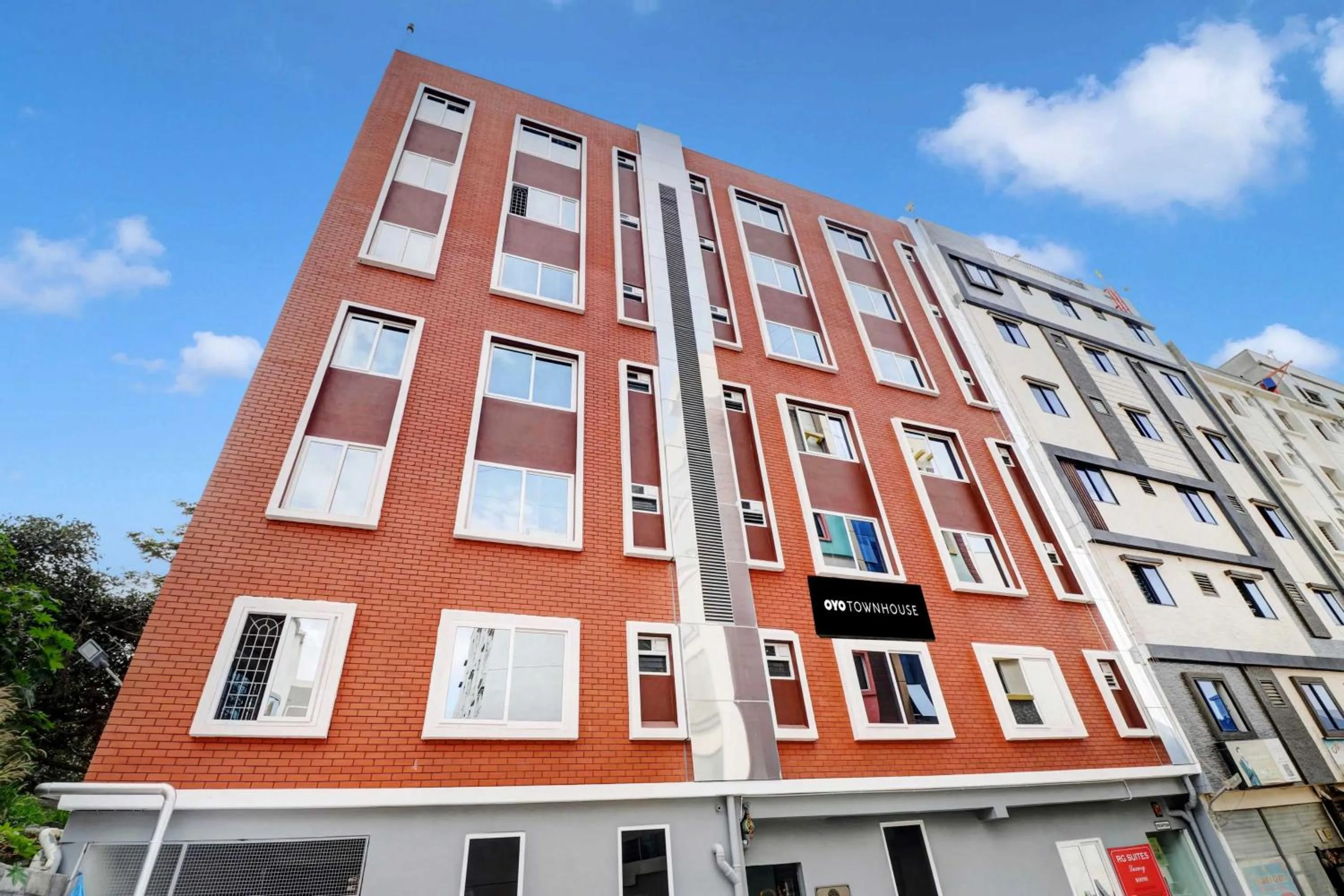 Facade/entrance in Super Townhouse Ecity Inn