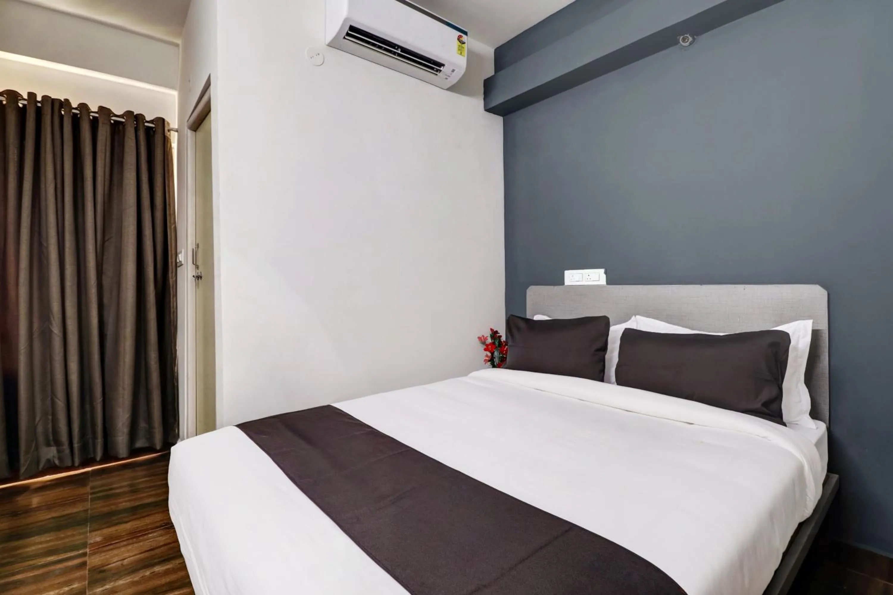 Bedroom, Bed in Super Townhouse Ecity Inn